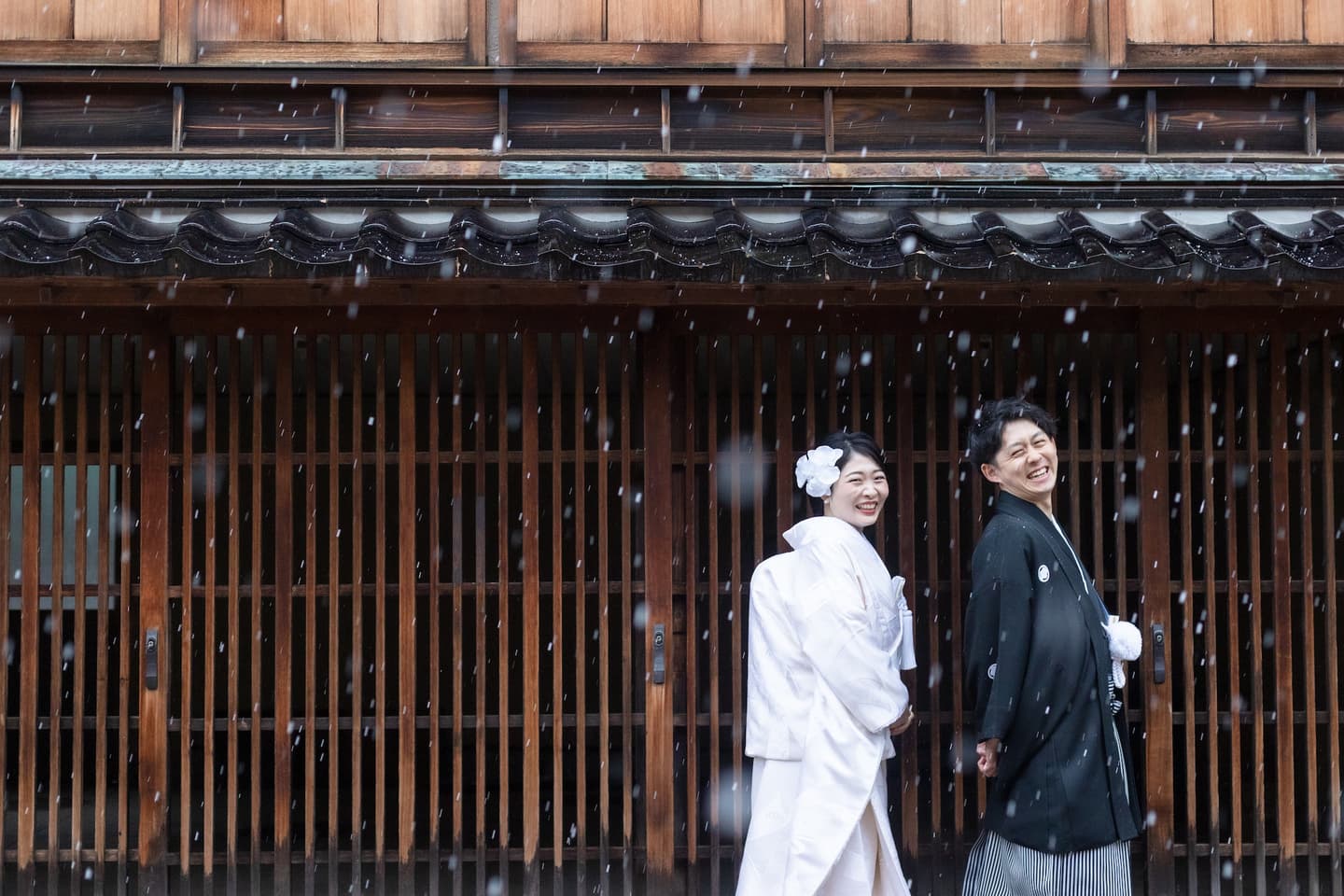 雪のひがし茶屋街で和装前撮り_ベージュ金沢サロン