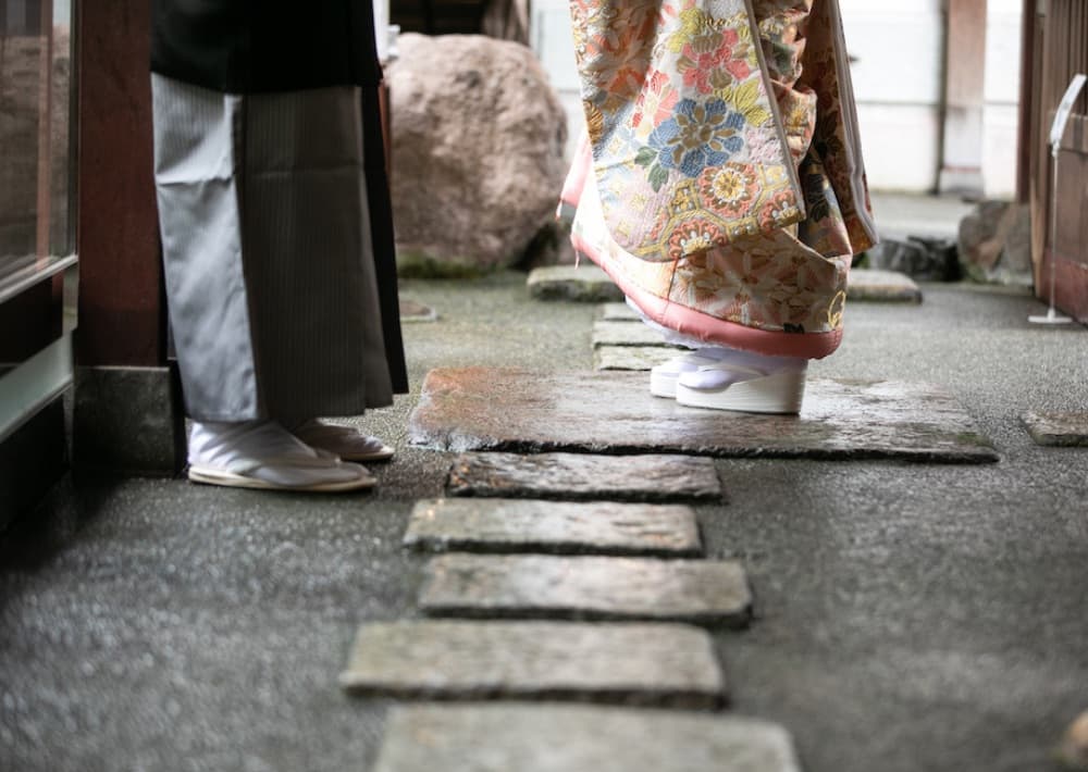 金沢料亭大友楼で少人数和装結婚式_ベージュ金沢サロン