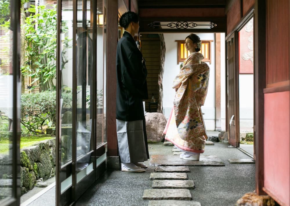 金沢料亭大友楼で少人数和装結婚式_ベージュ金沢サロン