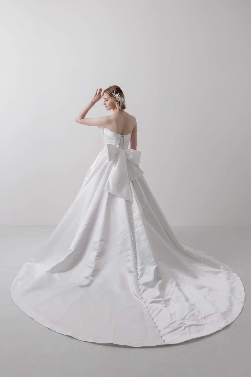 ベージュ金沢のウェディングドレス