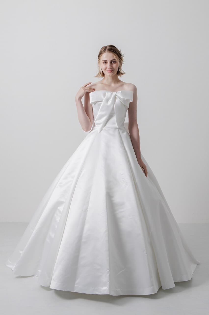 ベージュ金沢のウェディングドレス