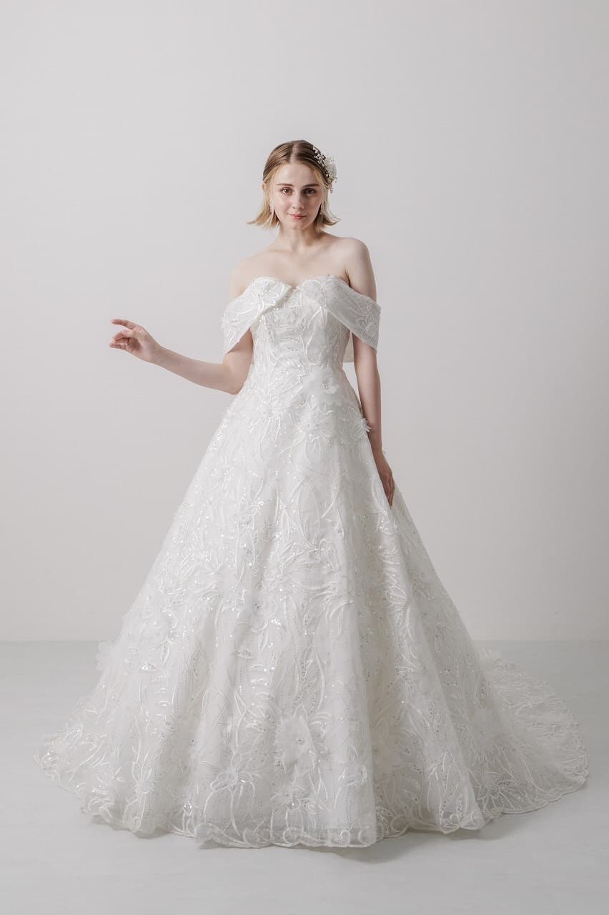 ベージュ金沢のウェディングドレス