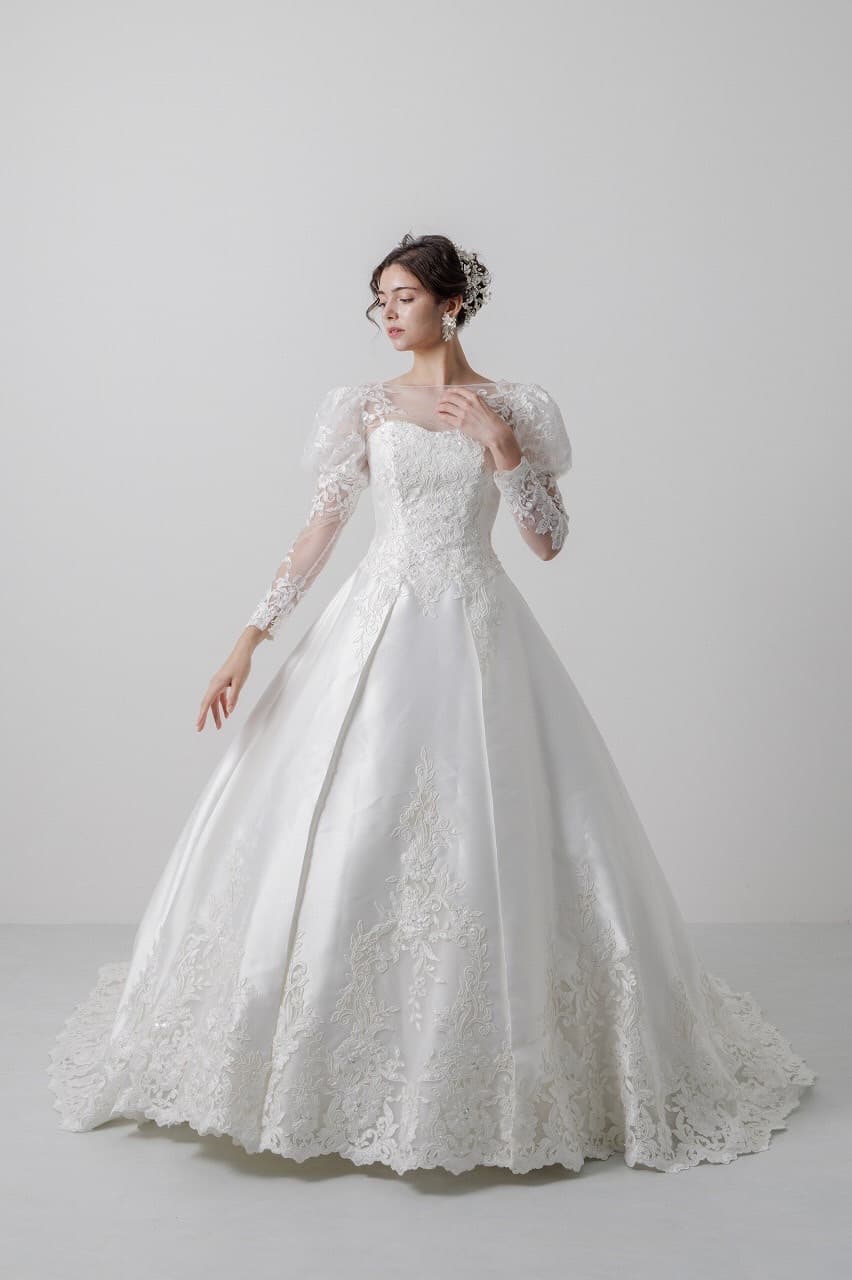 ベージュ金沢のウェディングドレス