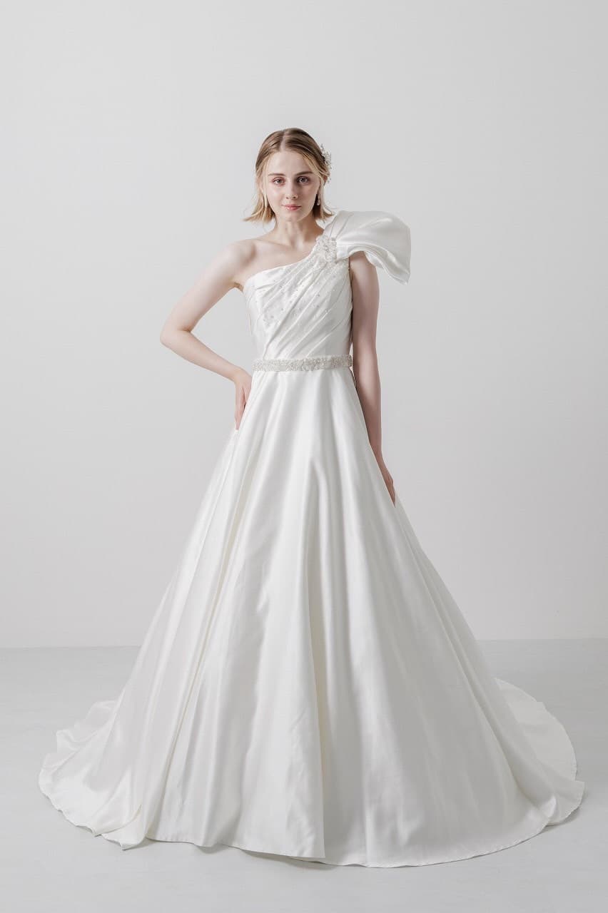 ベージュ金沢のウェディングドレス