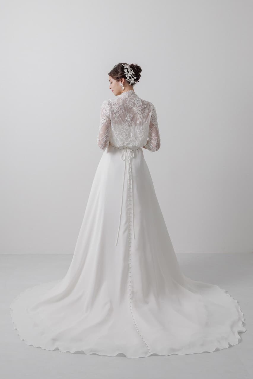 ベージュ金沢サロンのウェディングドレス