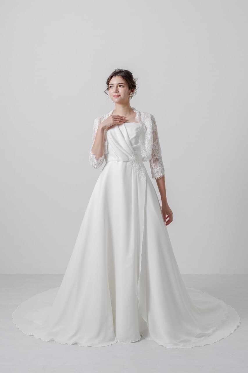 ベージュ金沢サロンのウェディングドレス