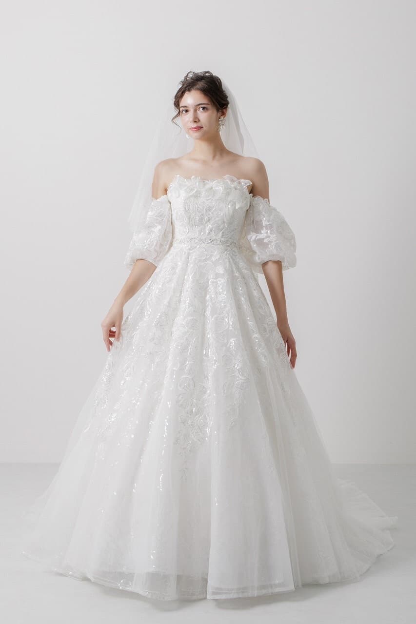 ベージュ金沢サロンのウェディングドレス