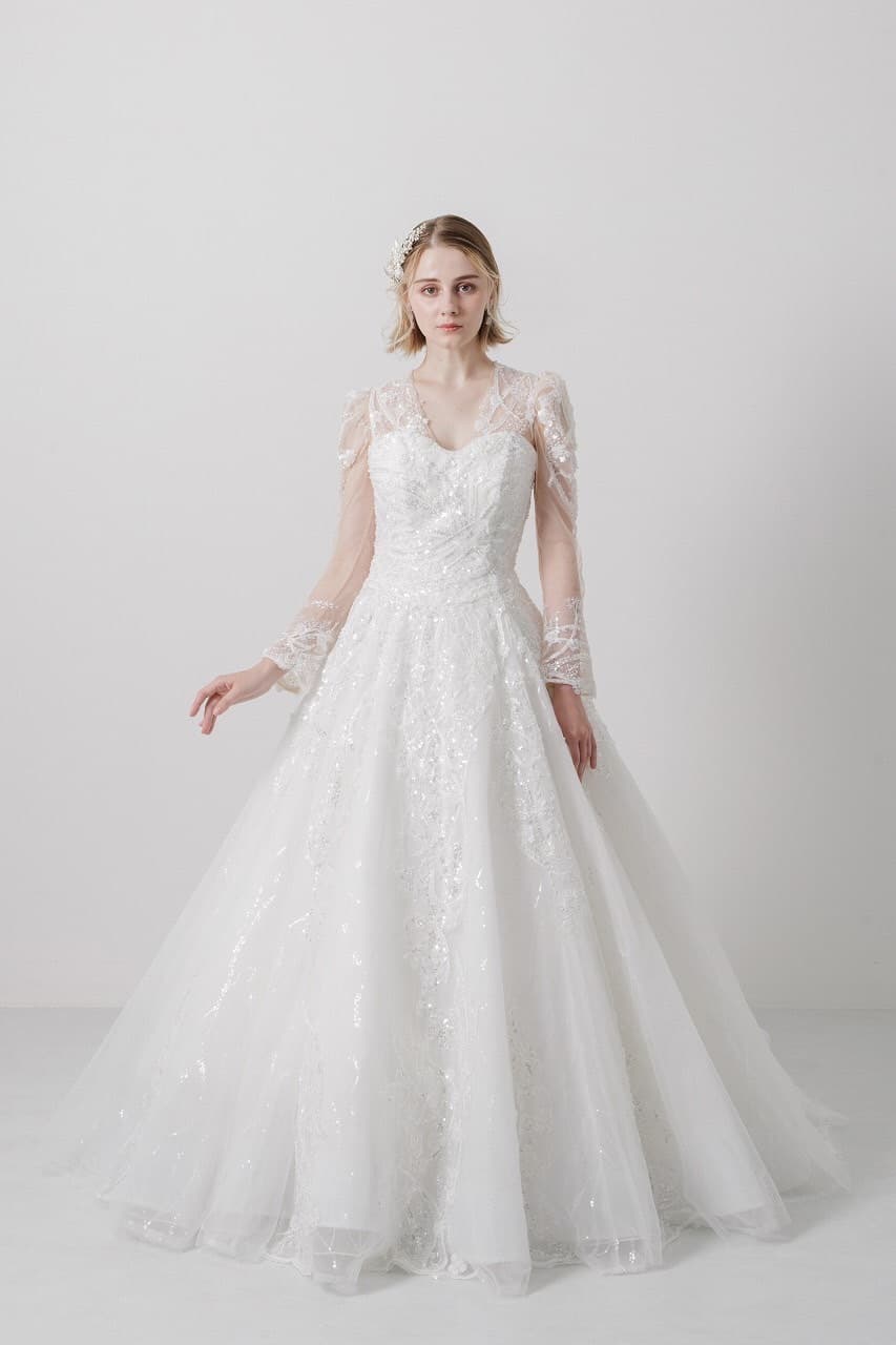 ベージュ金沢サロンのウェディングドレス