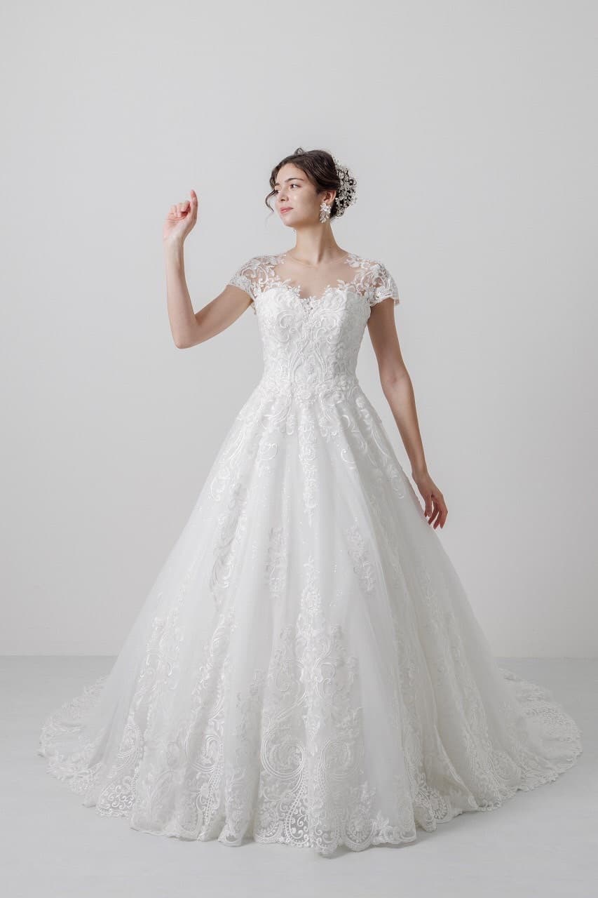 ベージュ金沢サロンのウェディングドレス