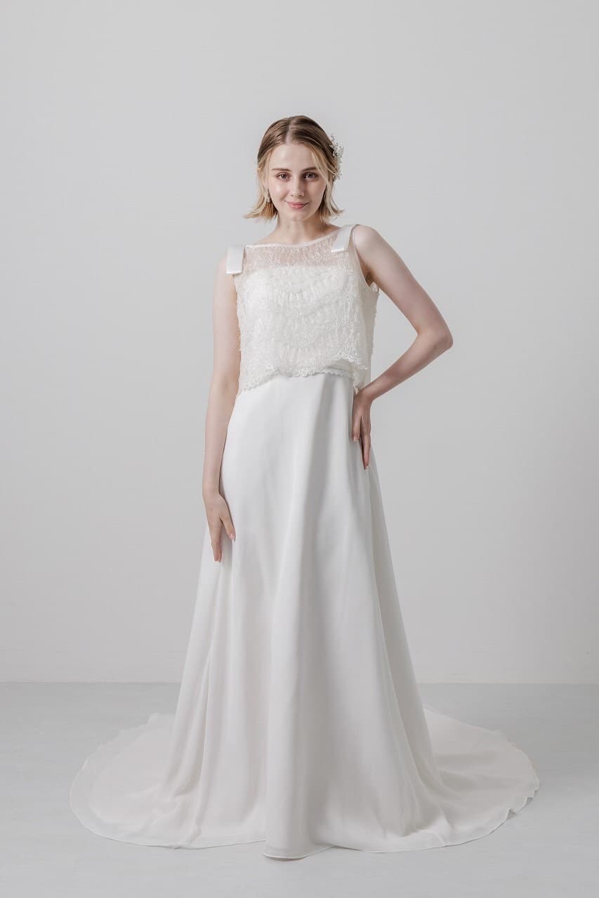 ベージュ金沢サロンのウェディングドレス