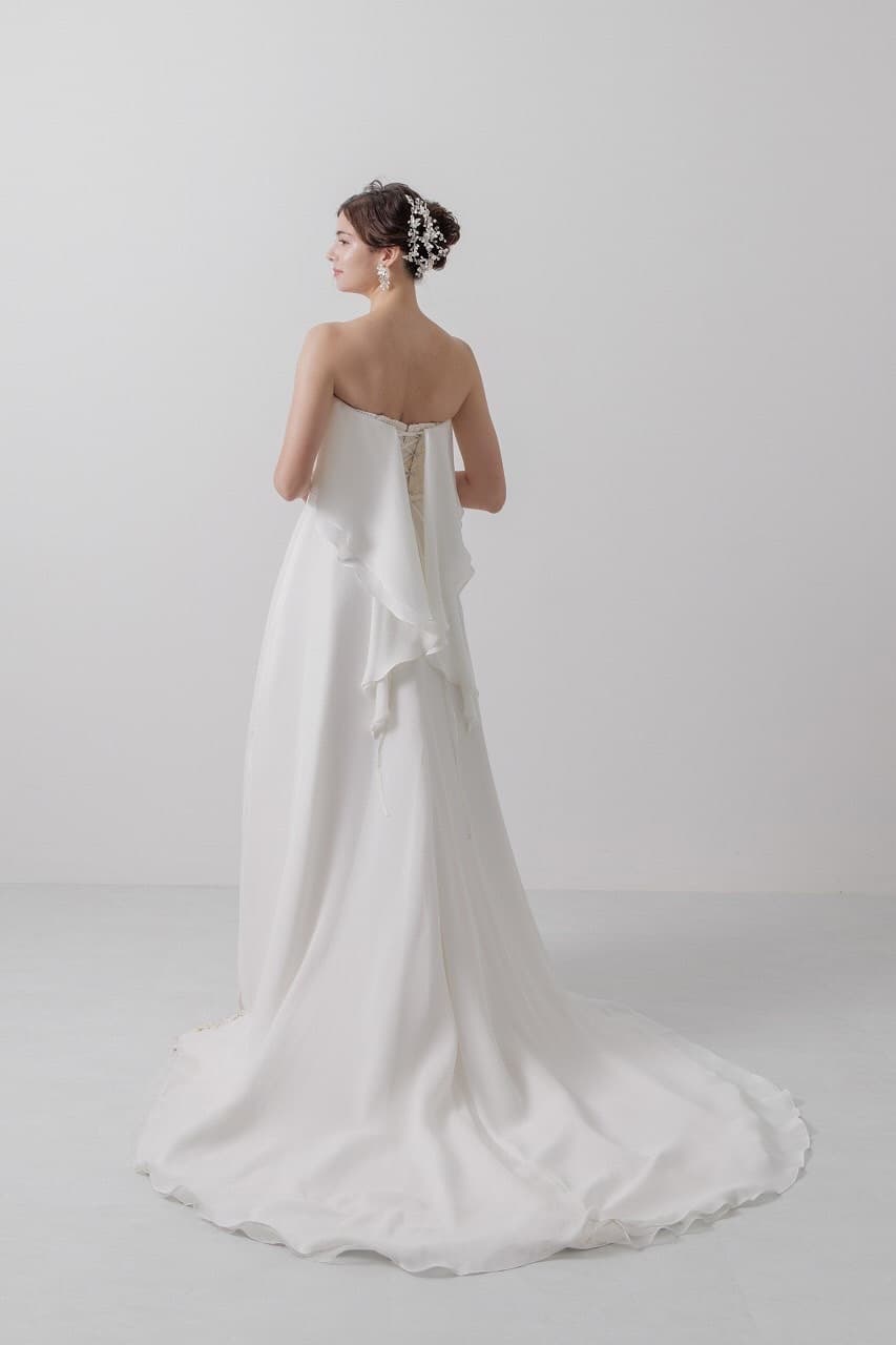 ベージュ金沢サロンのウェディングドレス