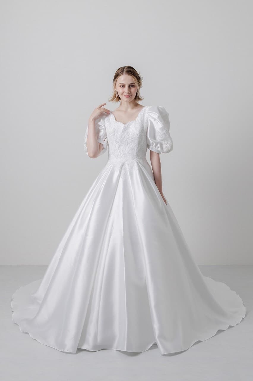 ベージュ金沢のウェディングドレス