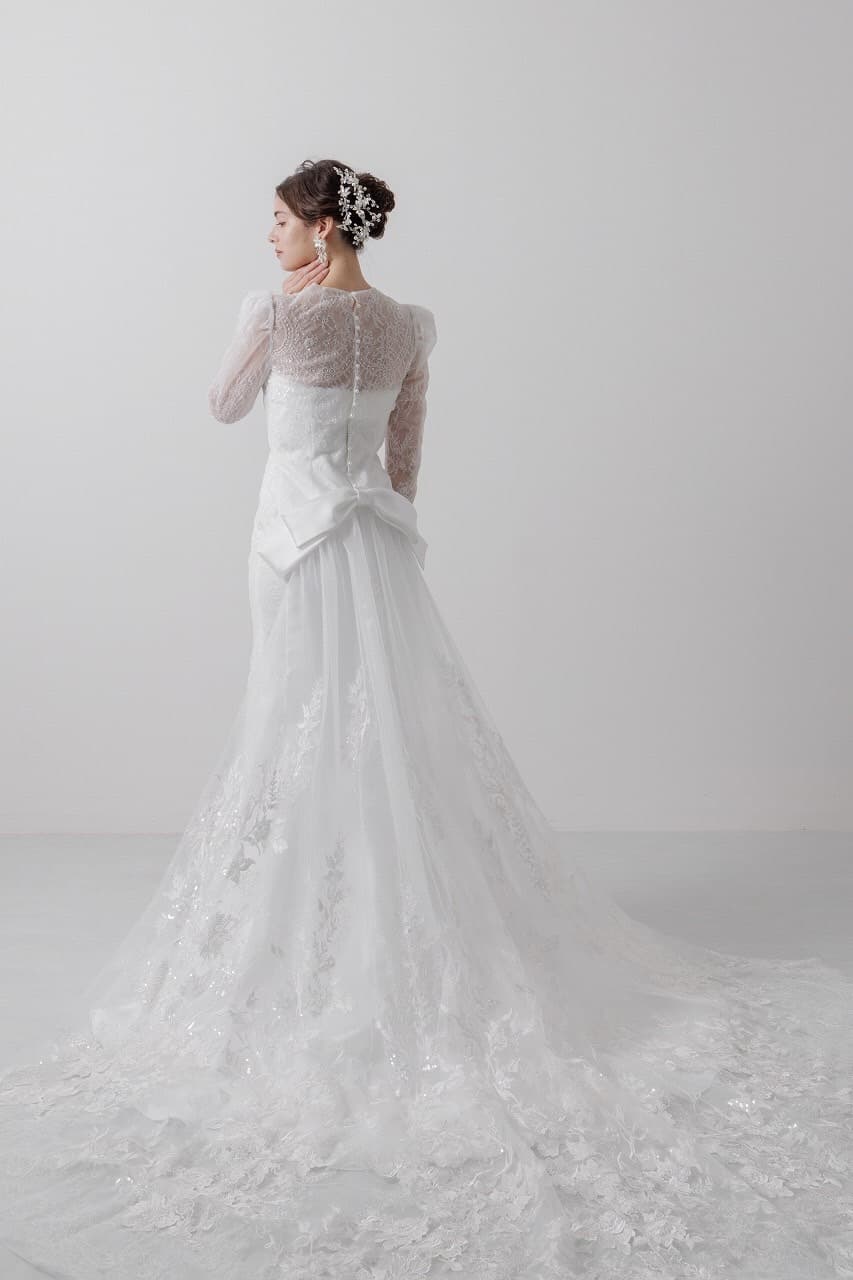 ベージュ金沢サロンのウェディングドレス