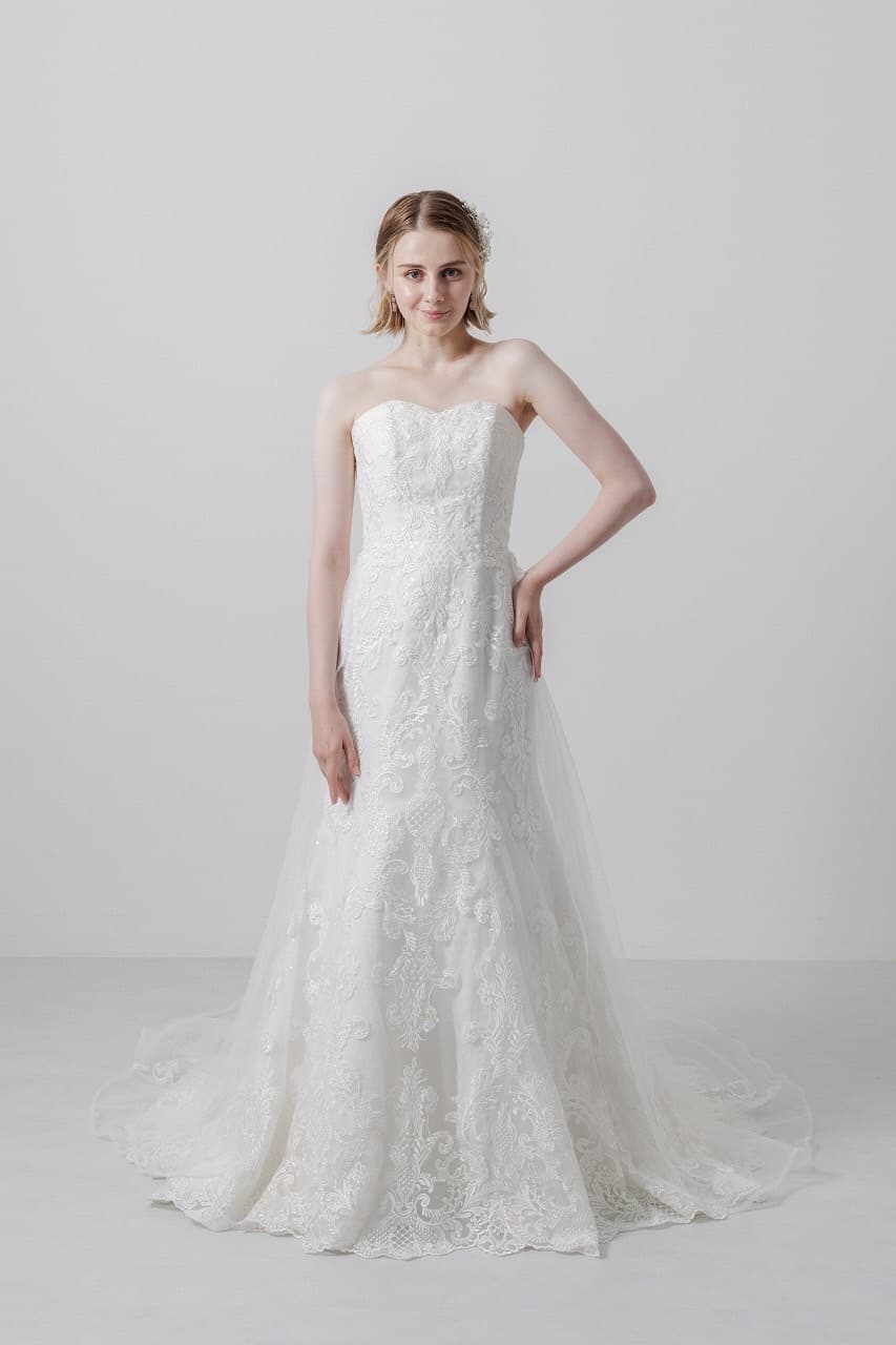 ベージュ金沢サロンのウェディングドレス