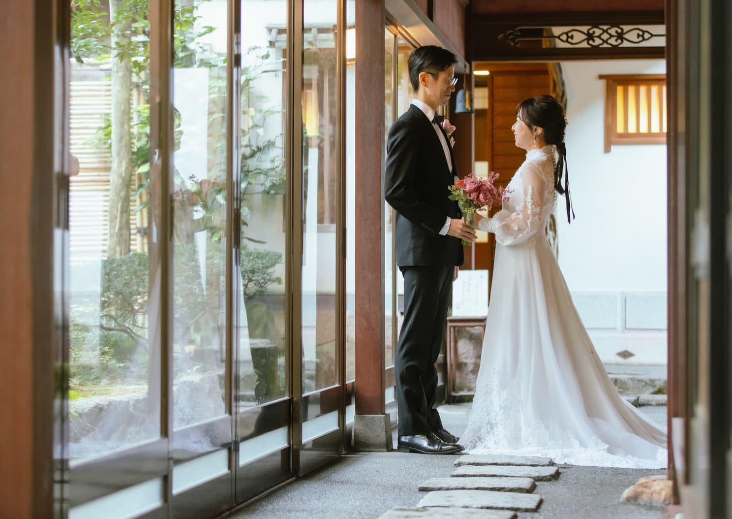 金沢料亭大友楼で少人数和装結婚式_ベージュ金沢サロン