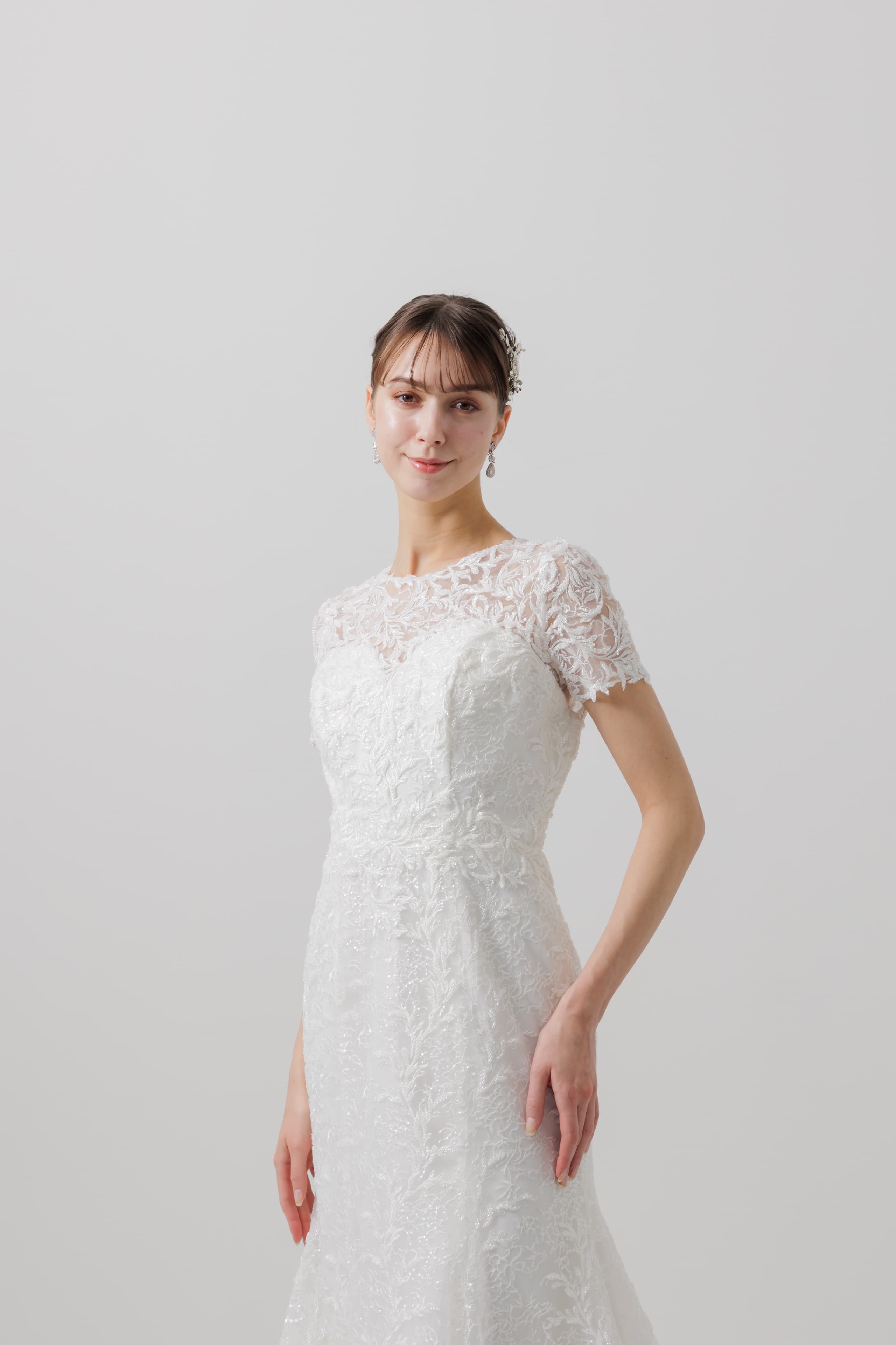 ベージュ金沢のレンタルウェディングドレス