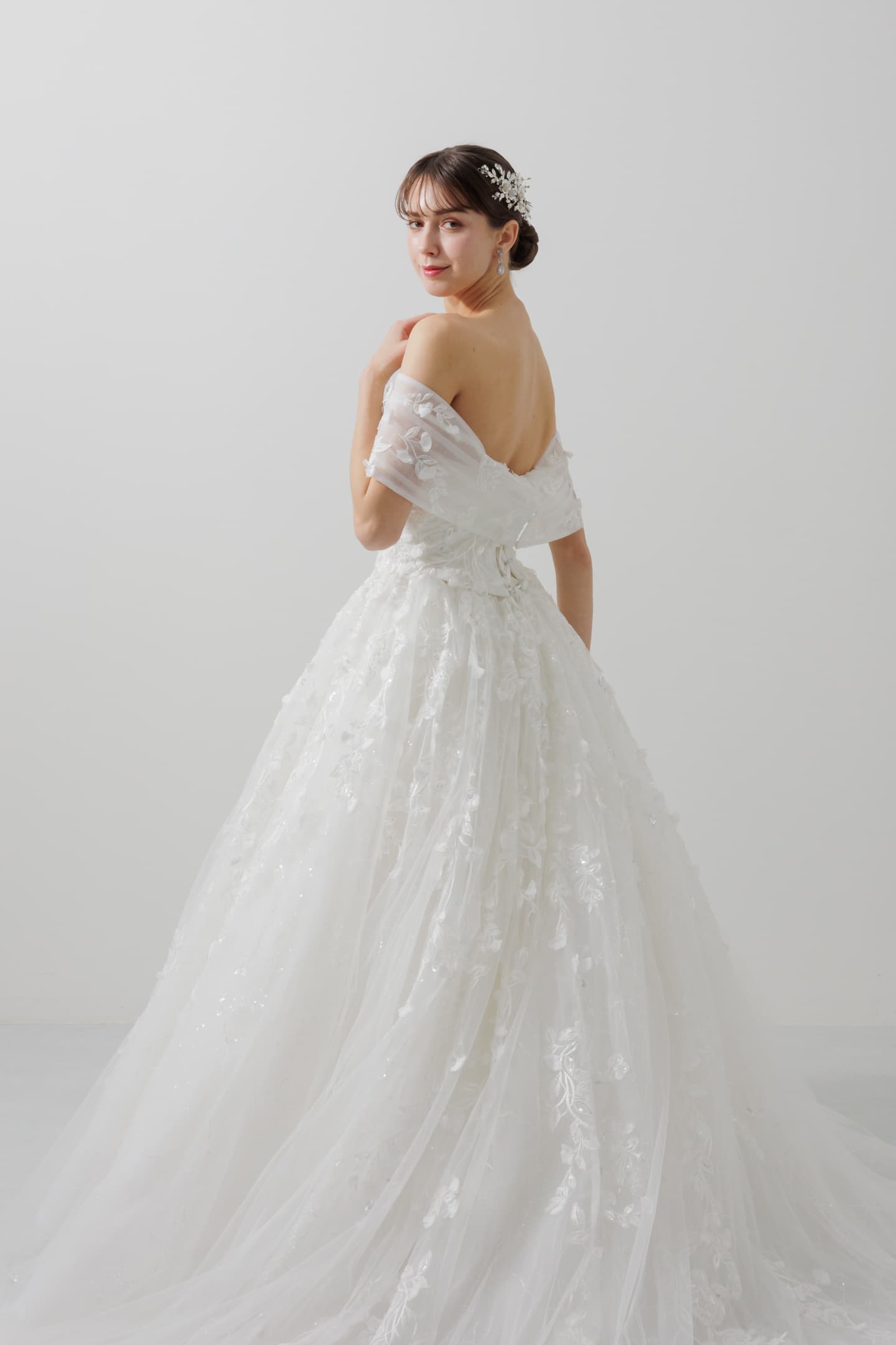 ベージュ金沢のレンタルウェディングドレス