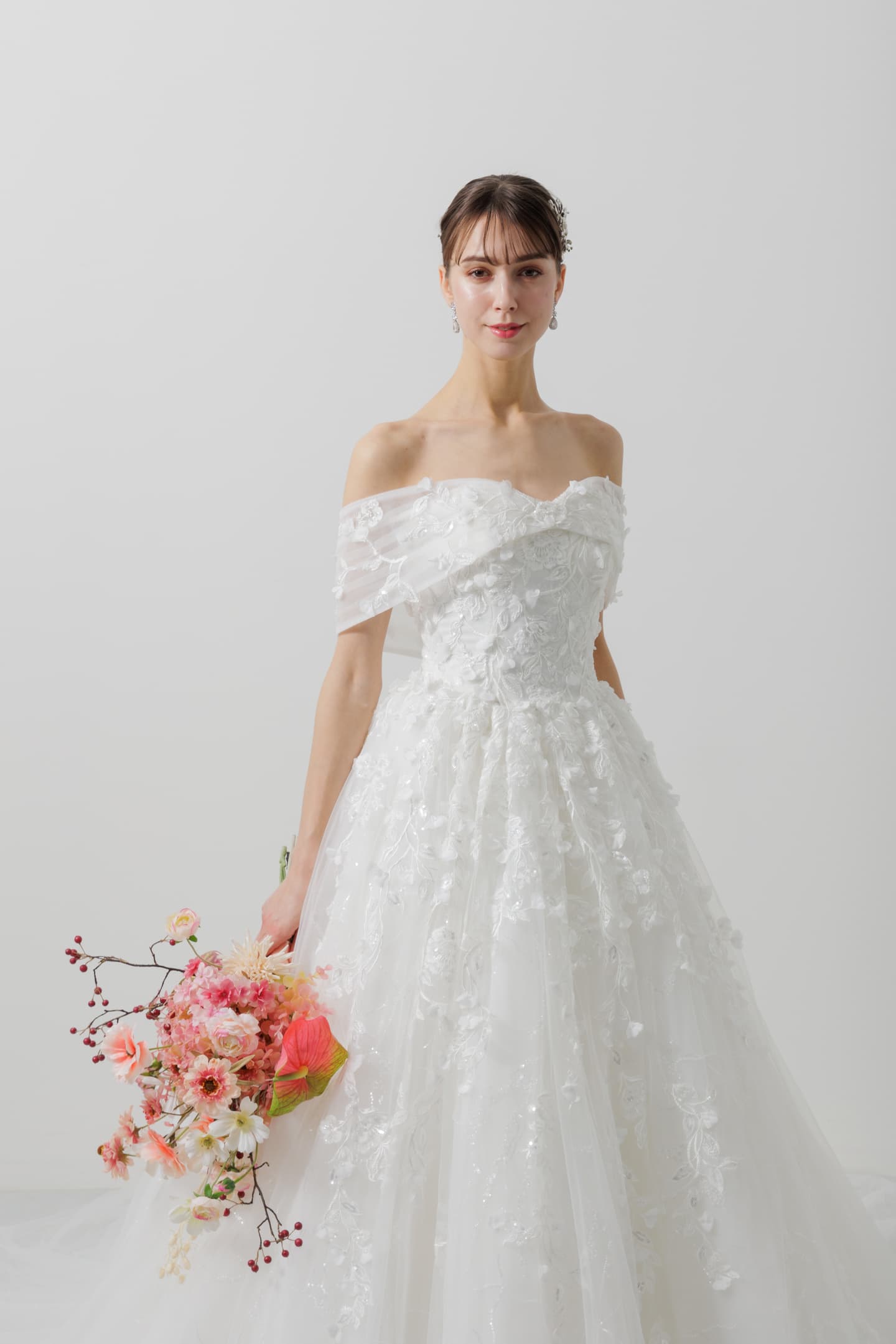 ベージュ金沢のレンタルウェディングドレス