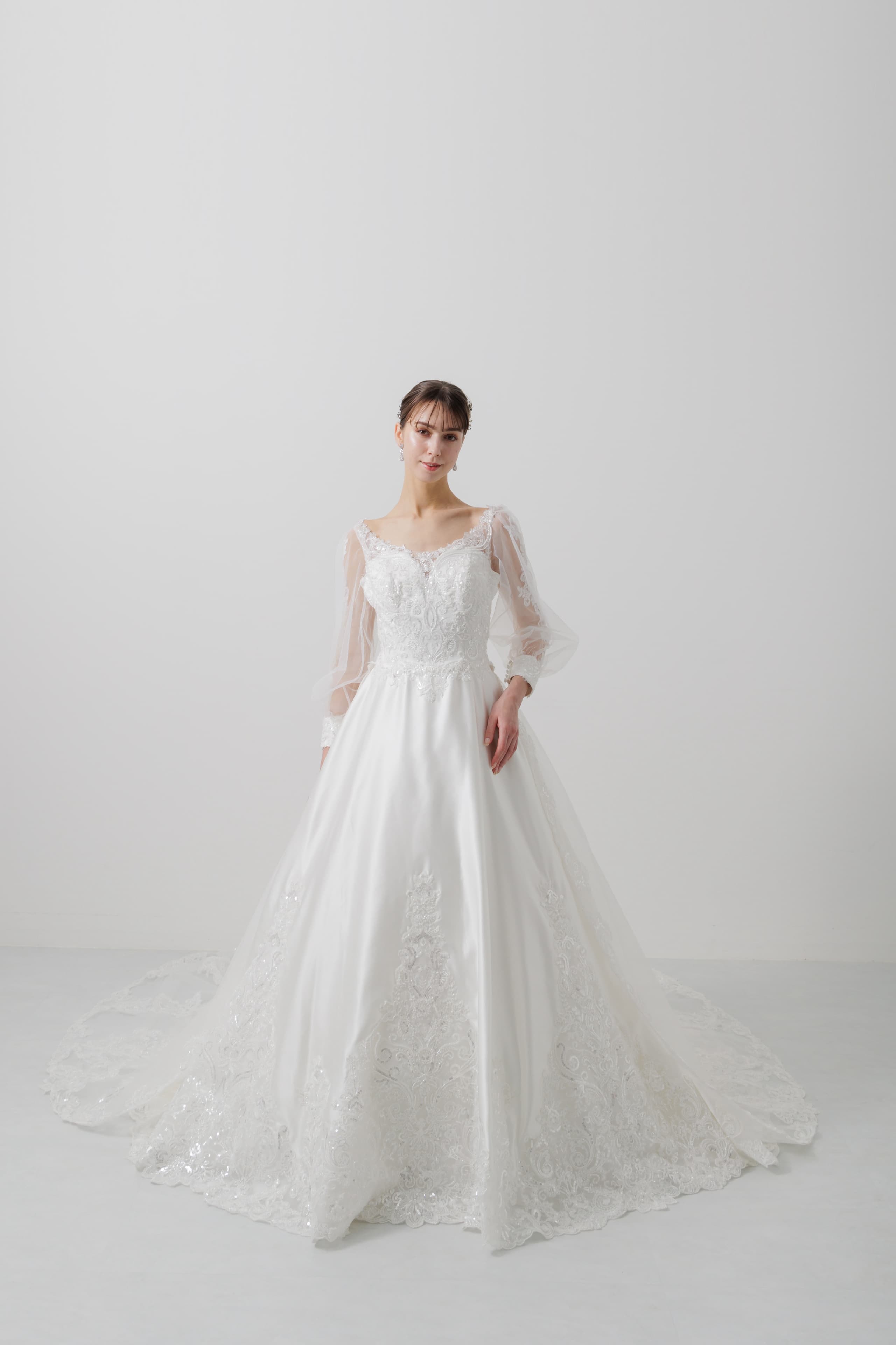 ベージュ金沢のレンタルウェディングドレス