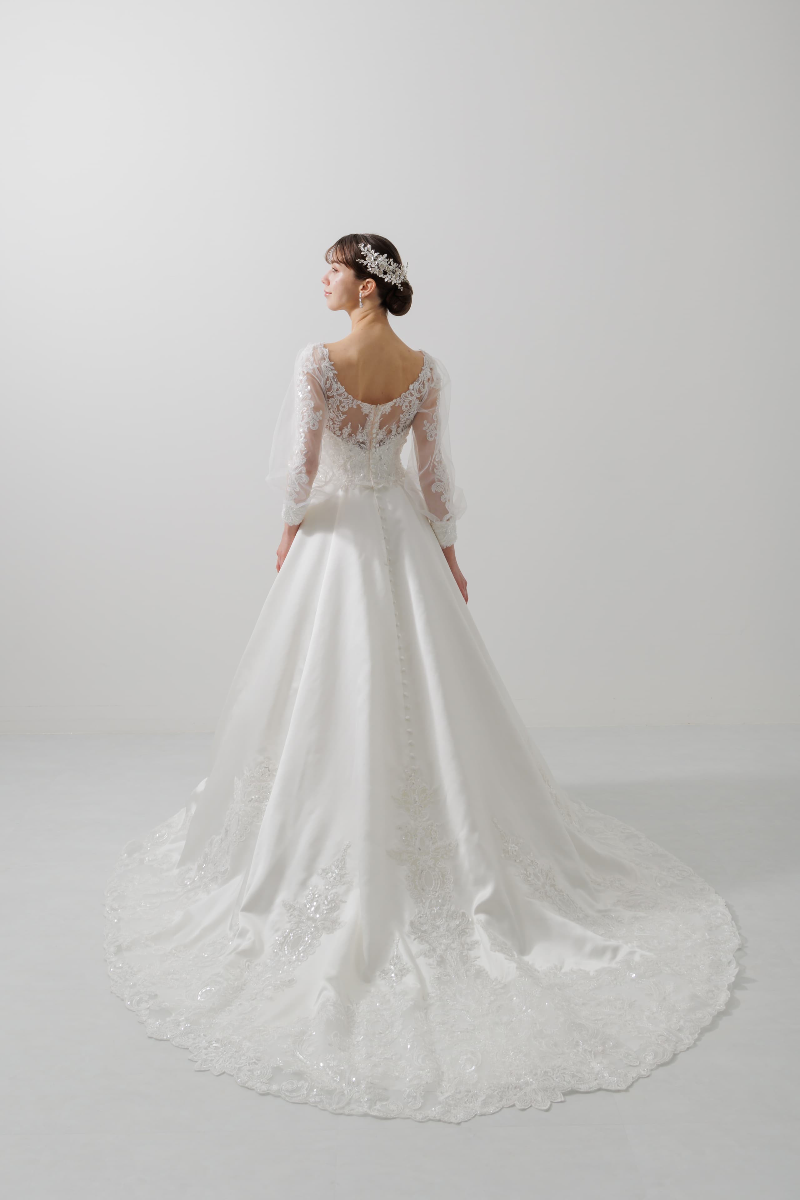 ベージュ金沢のレンタルウェディングドレス