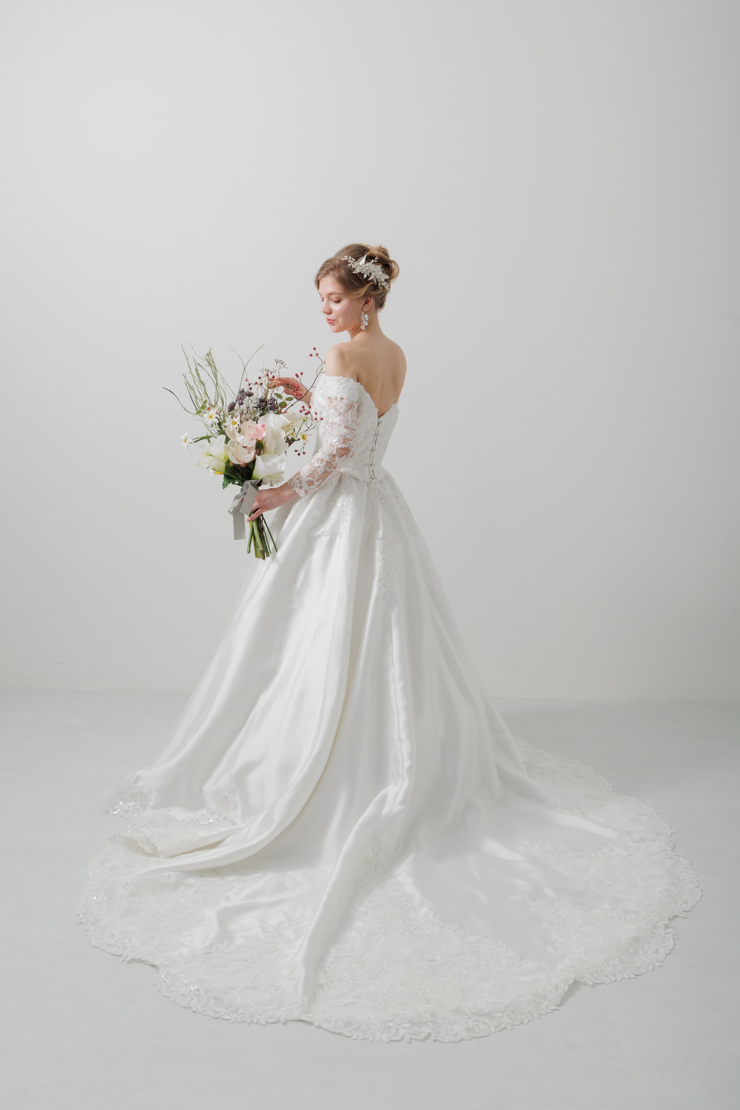 ベージュ金沢のレンタルウェディングドレス