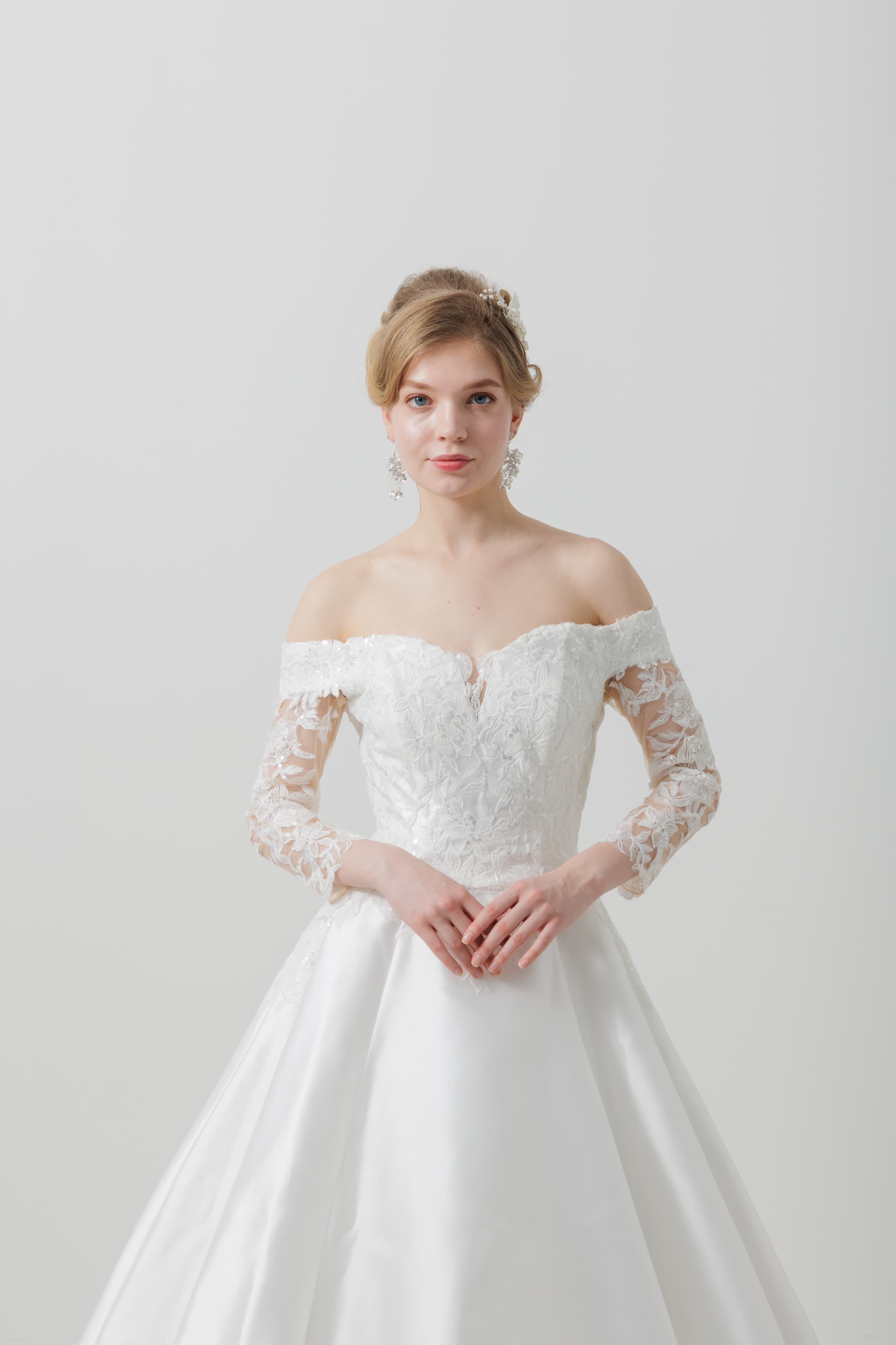 ベージュ金沢のレンタルウェディングドレス