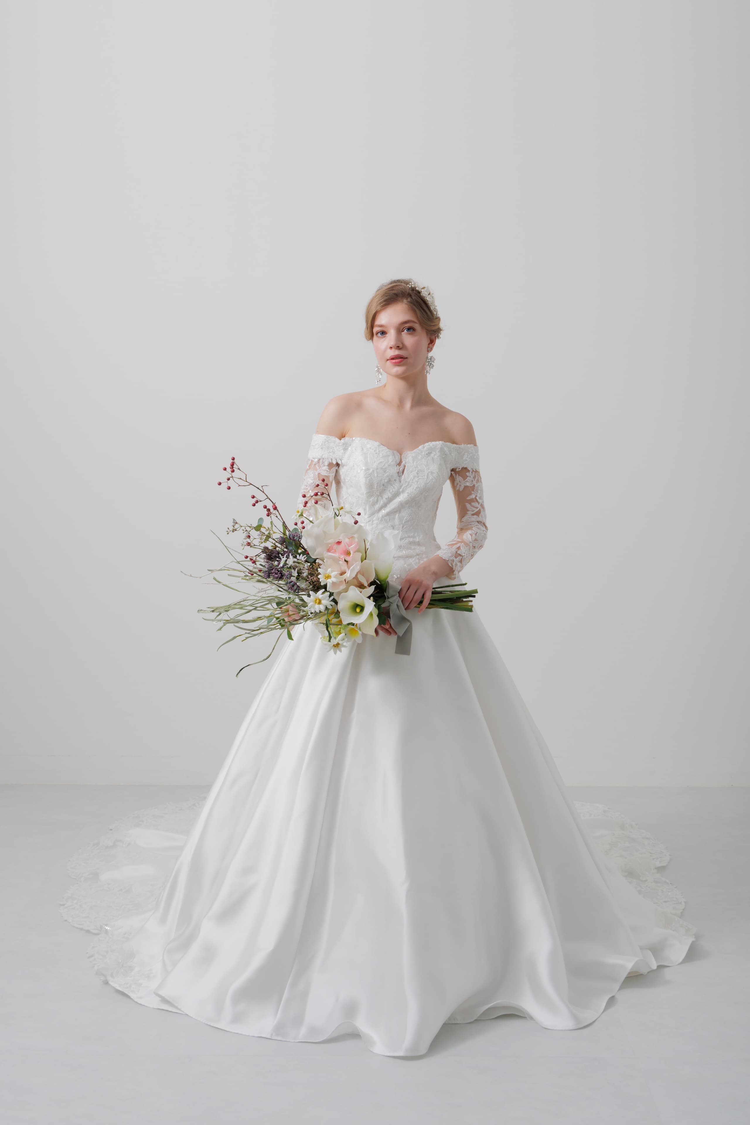 ベージュ金沢のレンタルウェディングドレス