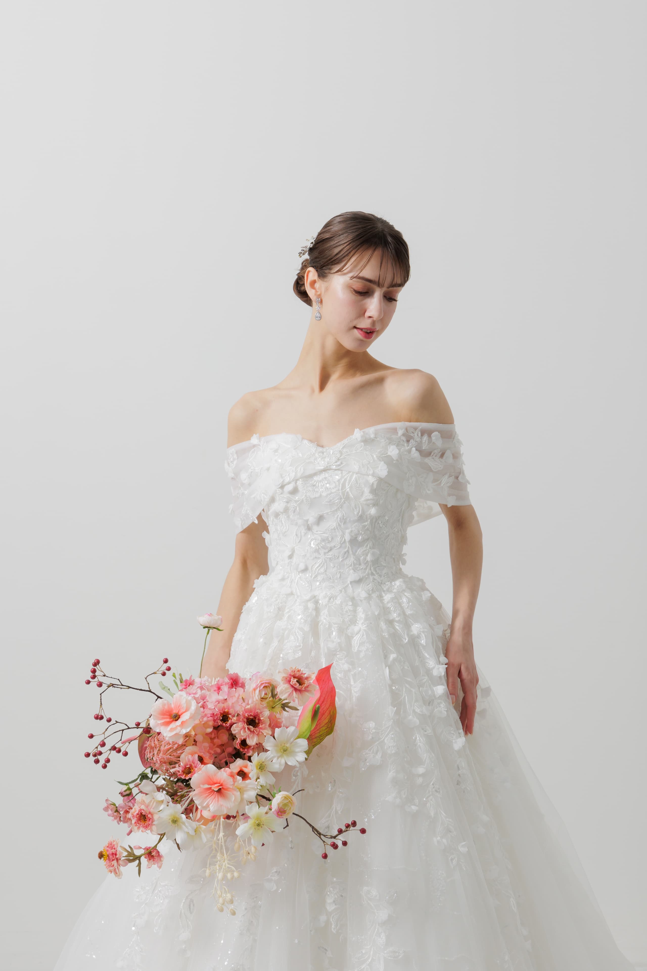 ベージュ金沢のレンタルウェディングドレス