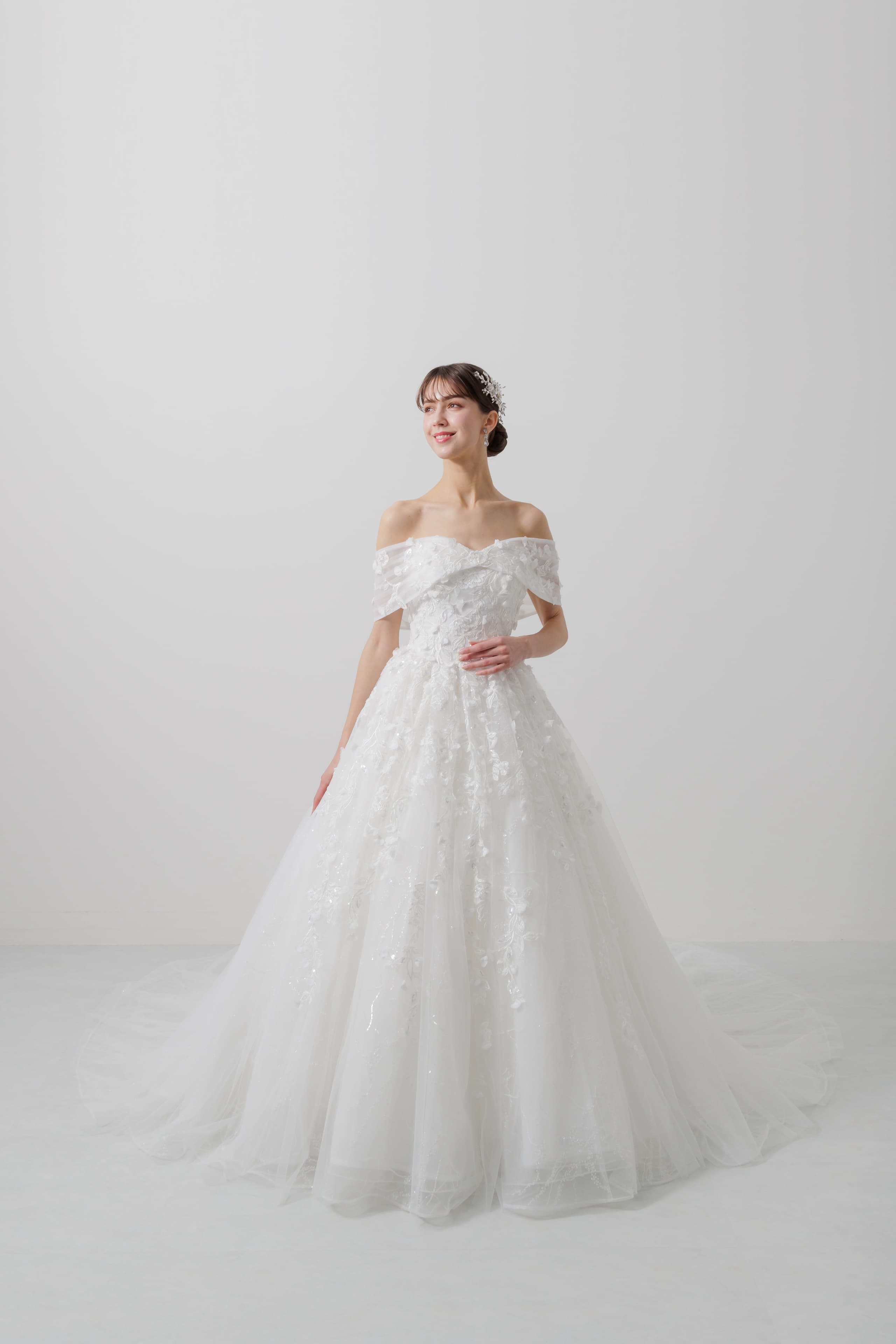 ベージュ金沢のレンタルウェディングドレス