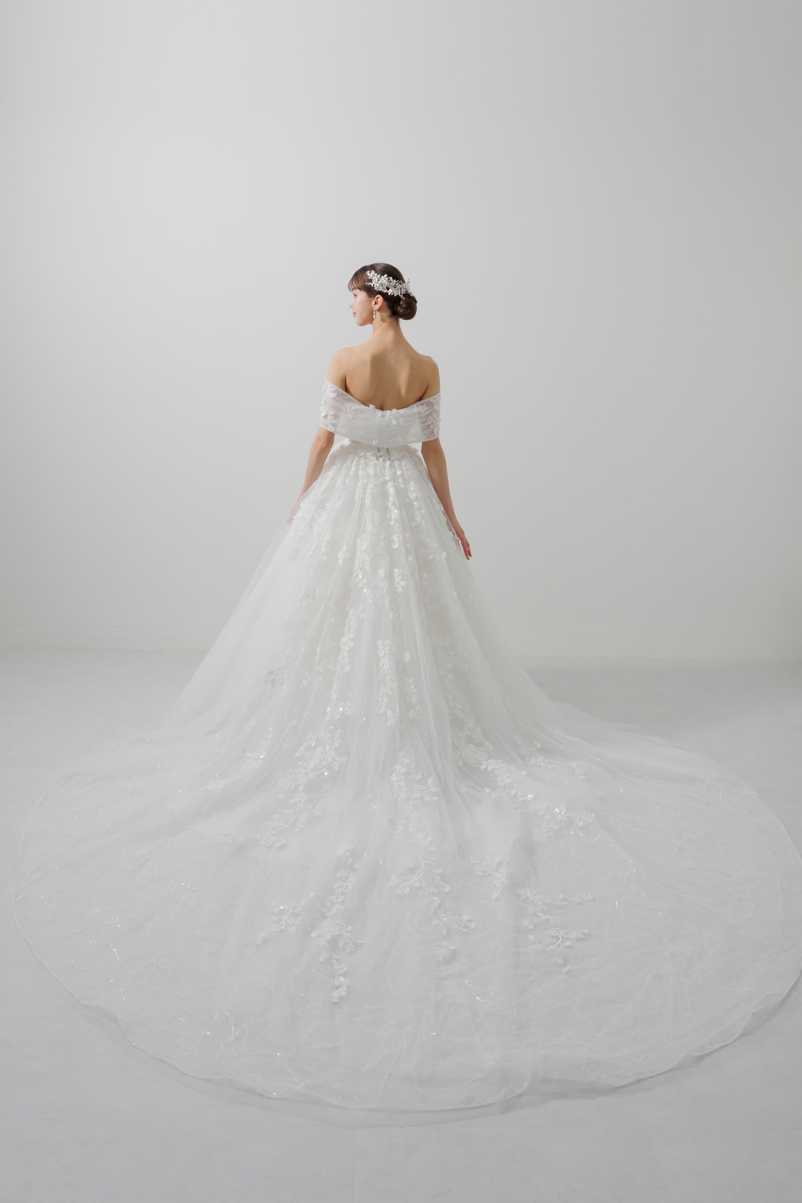 ベージュ金沢のレンタルウェディングドレス