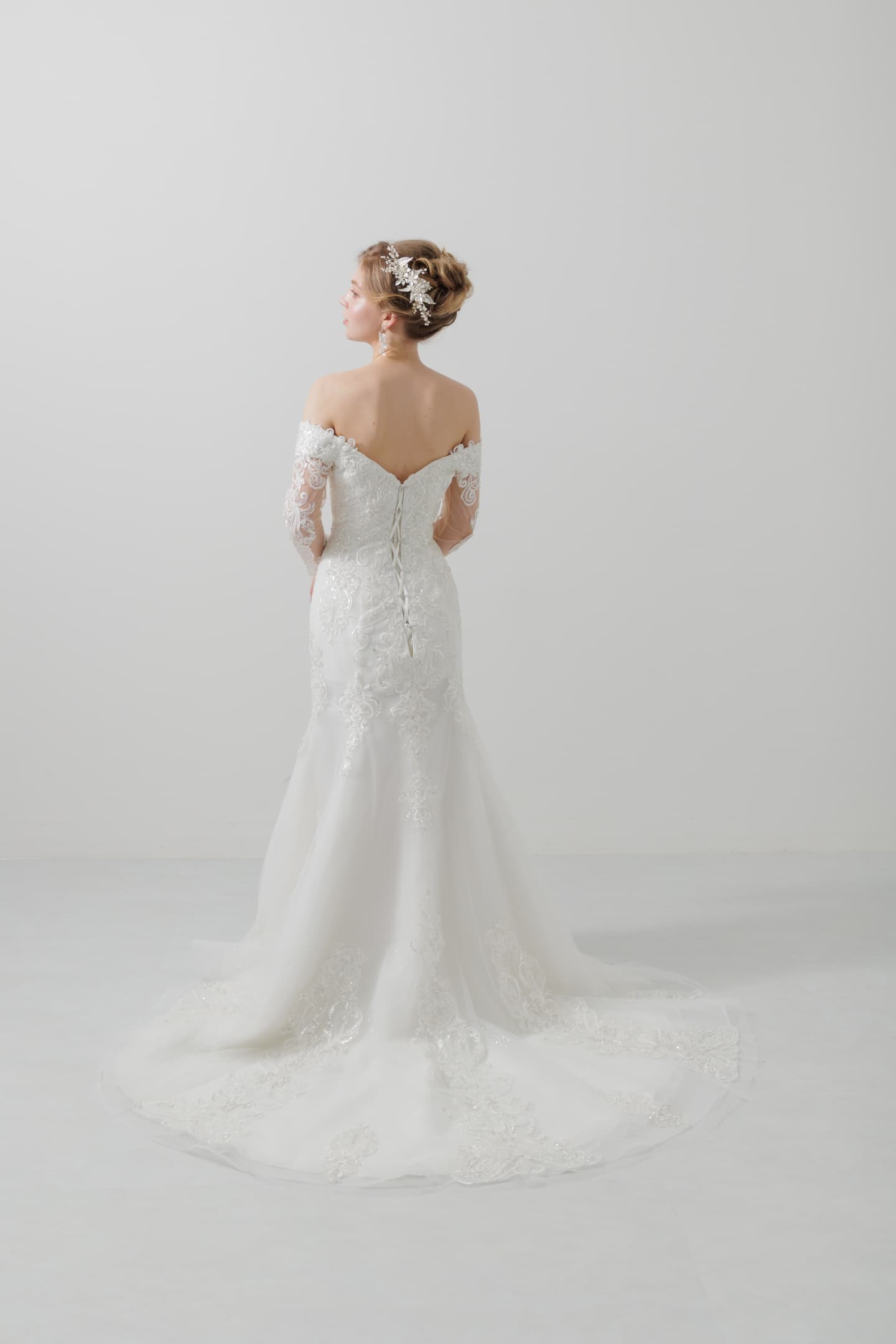 ベージュ金沢のウェディングドレス