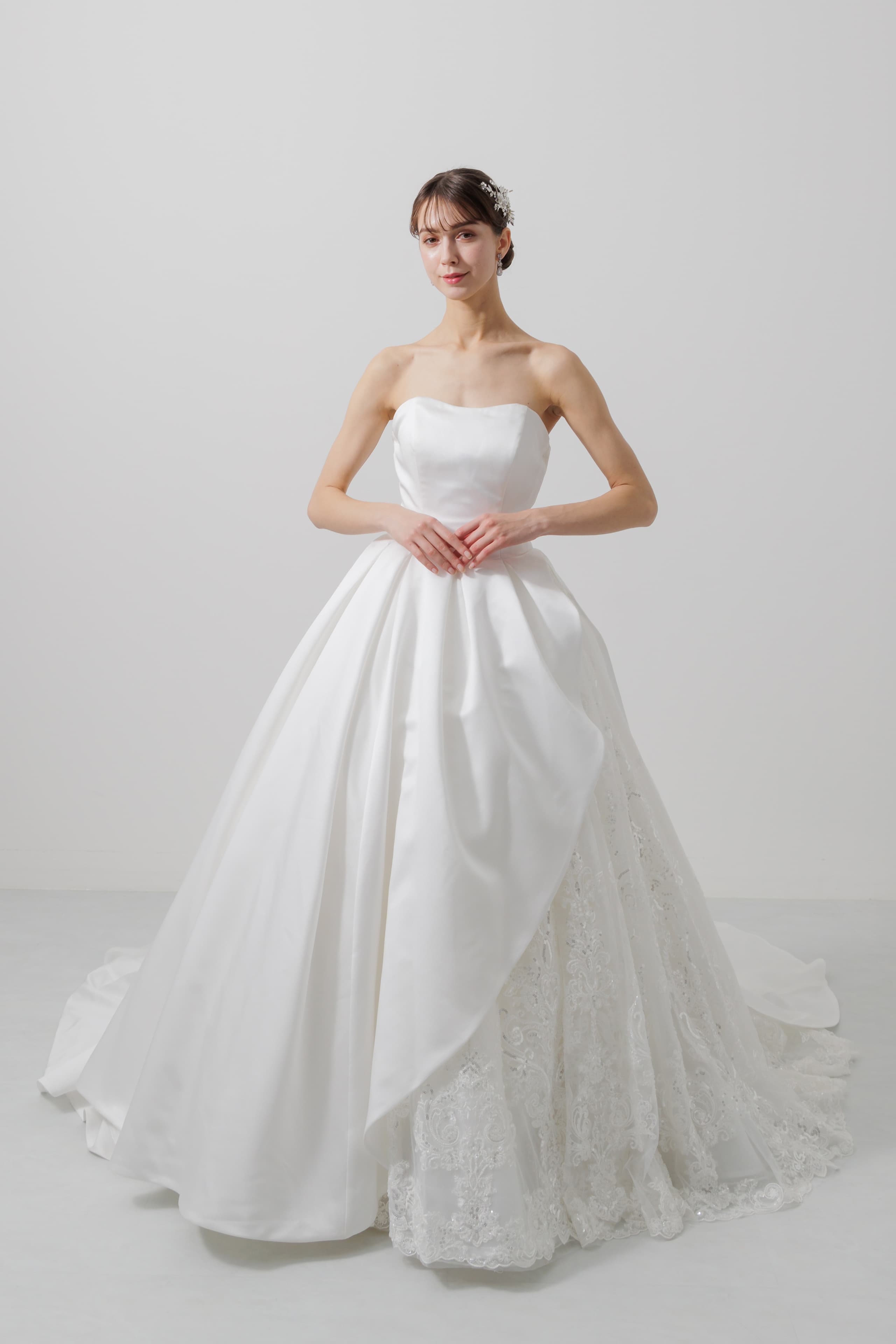 ベージュ金沢のレンタルウェディングドレス