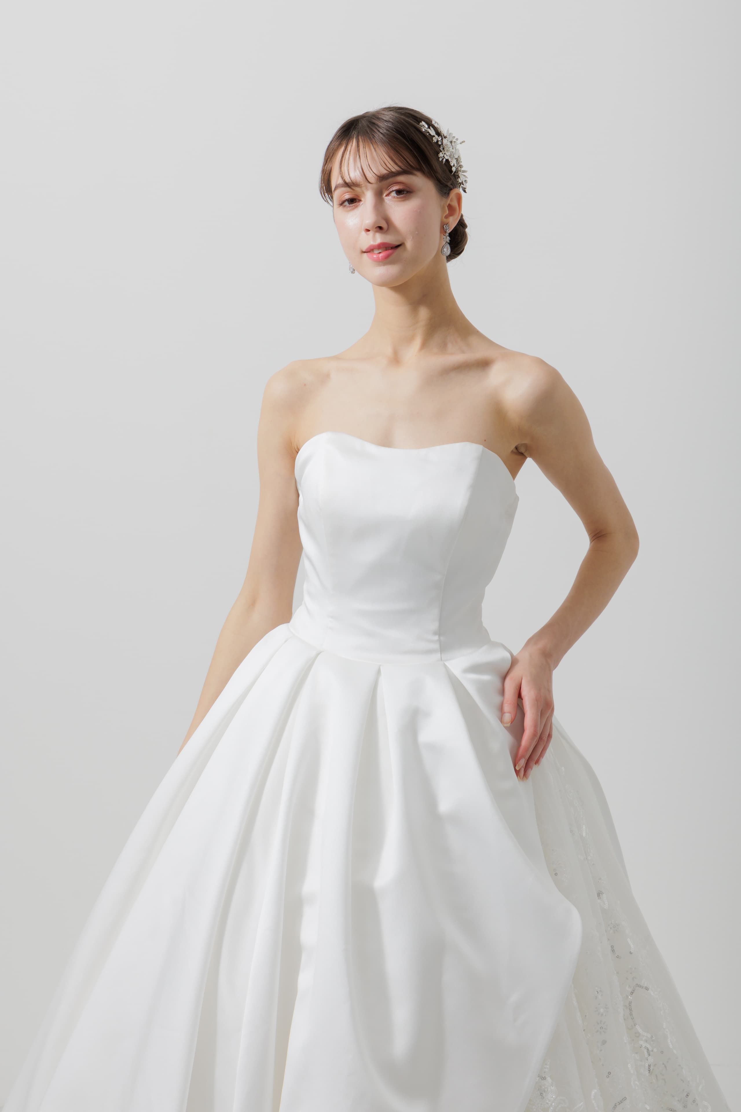 ベージュ金沢のレンタルウェディングドレス