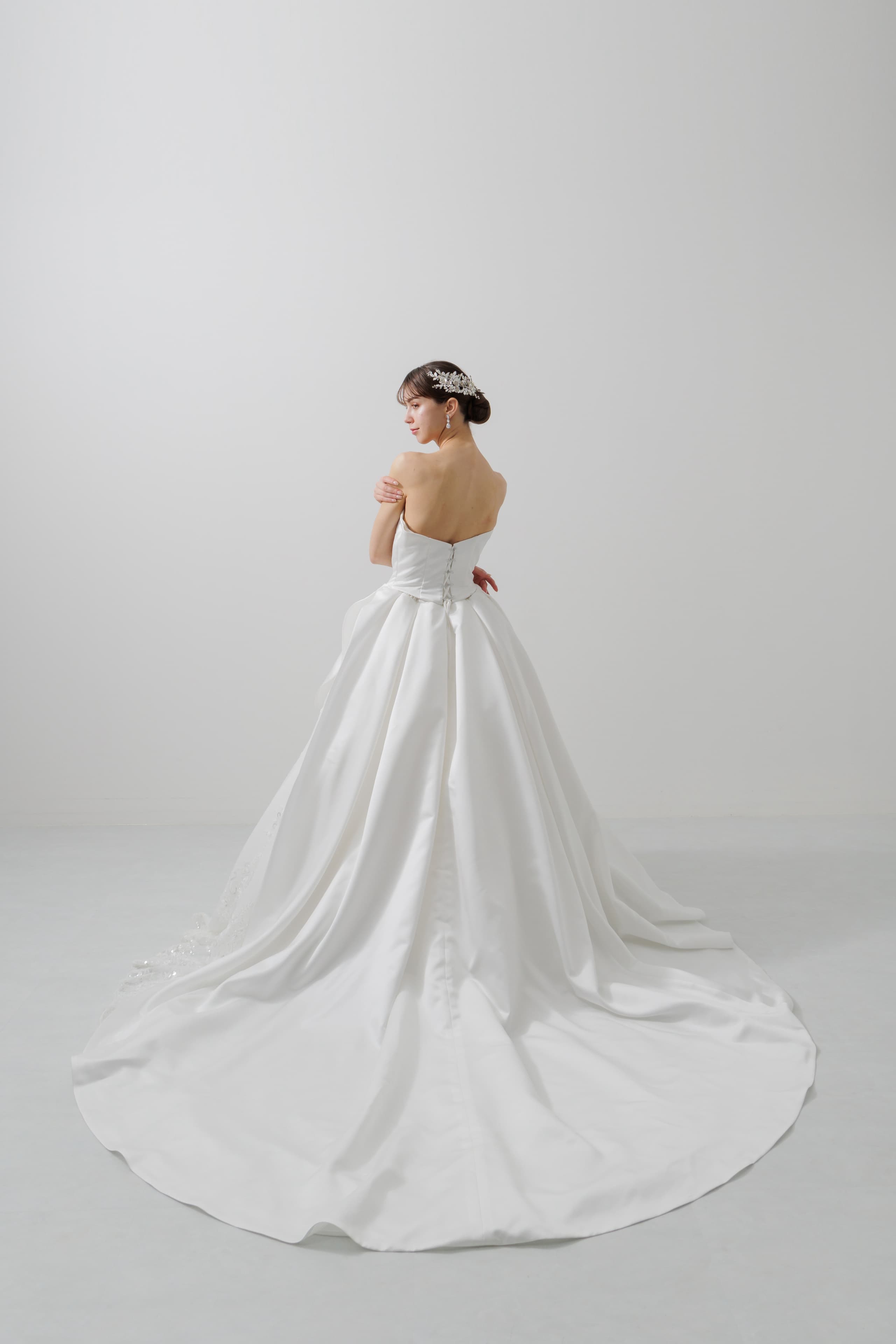 ベージュ金沢サロンのウェディングドレス