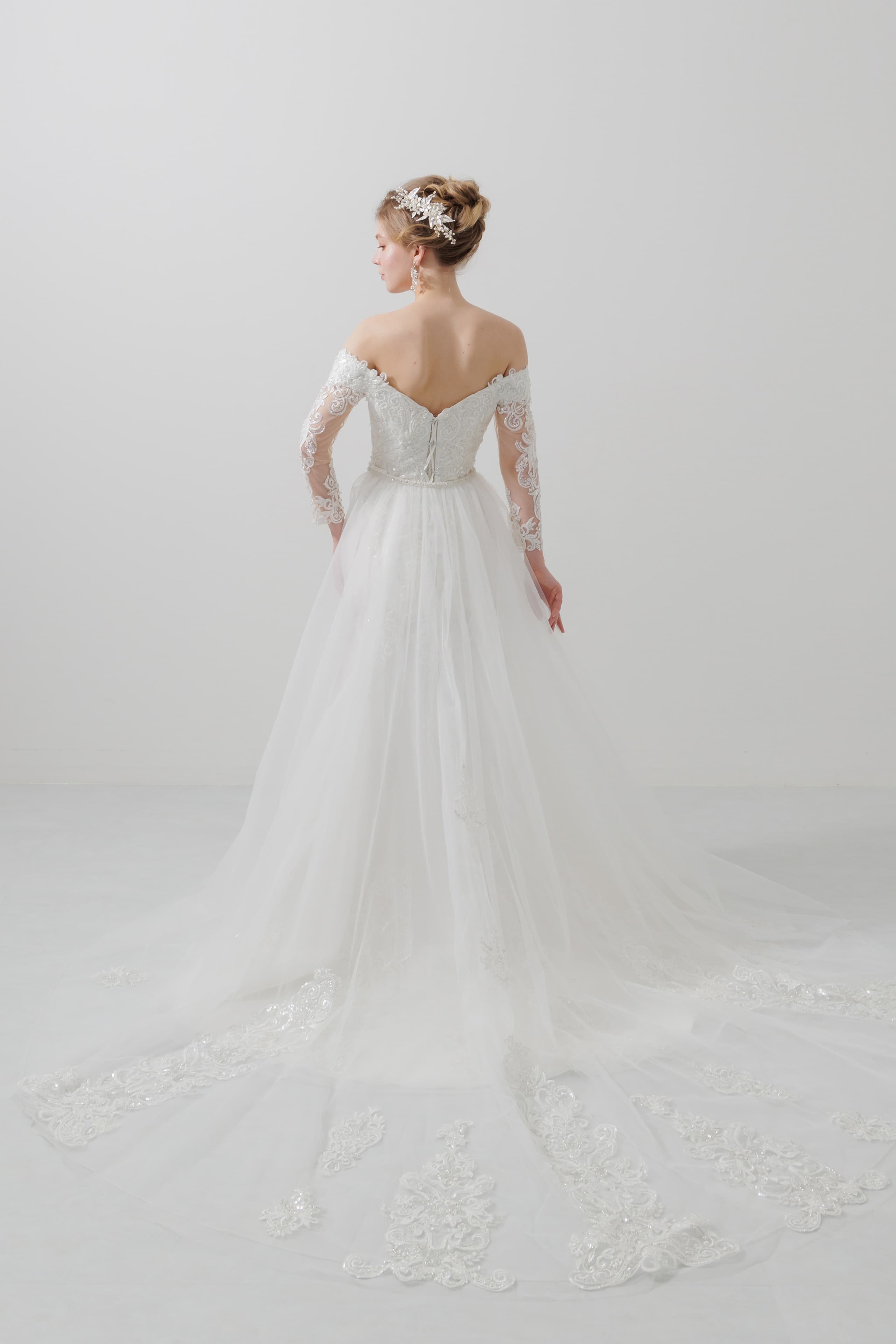 ベージュ金沢のレンタルウェディングドレス