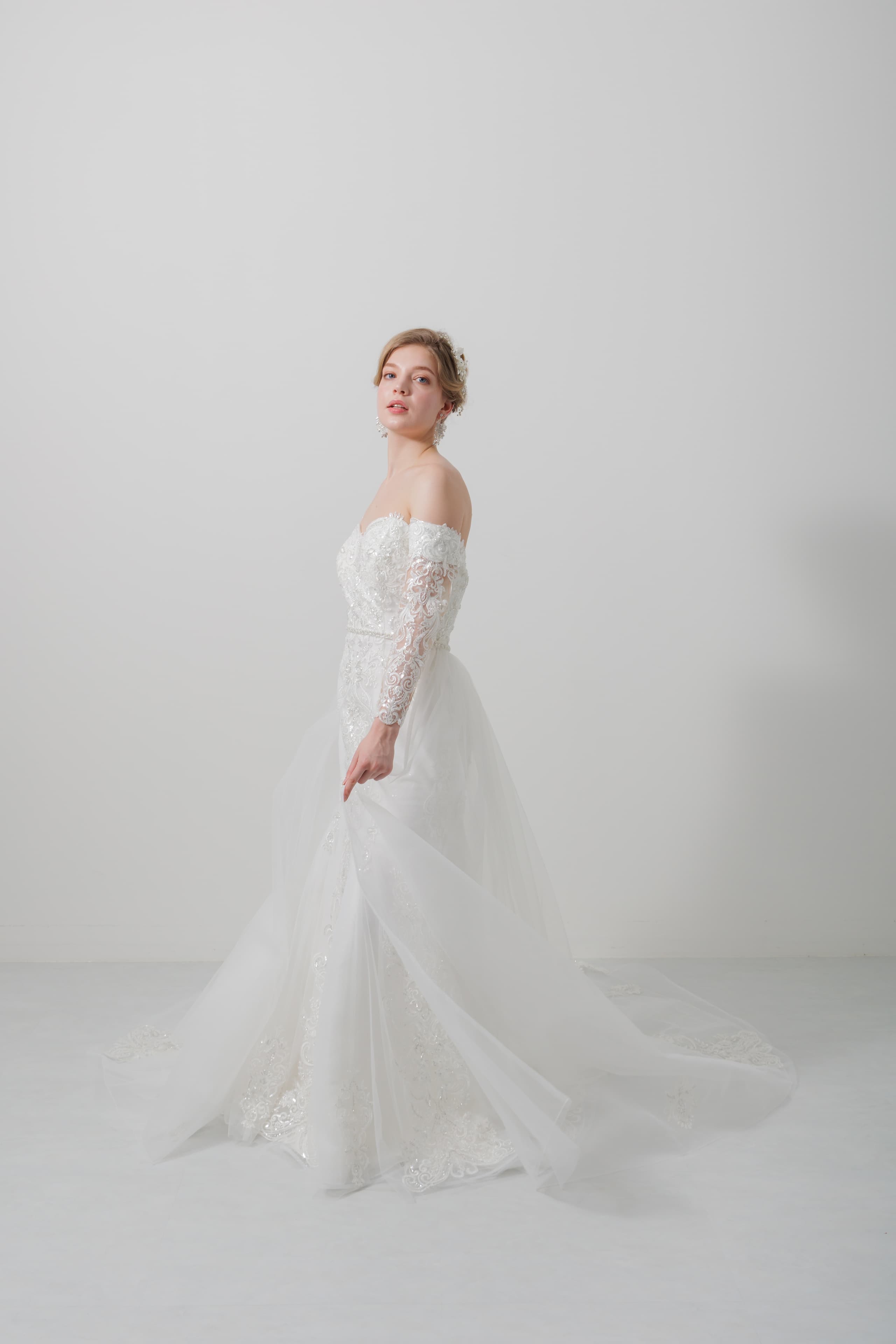 ベージュ金沢のレンタルウェディングドレス