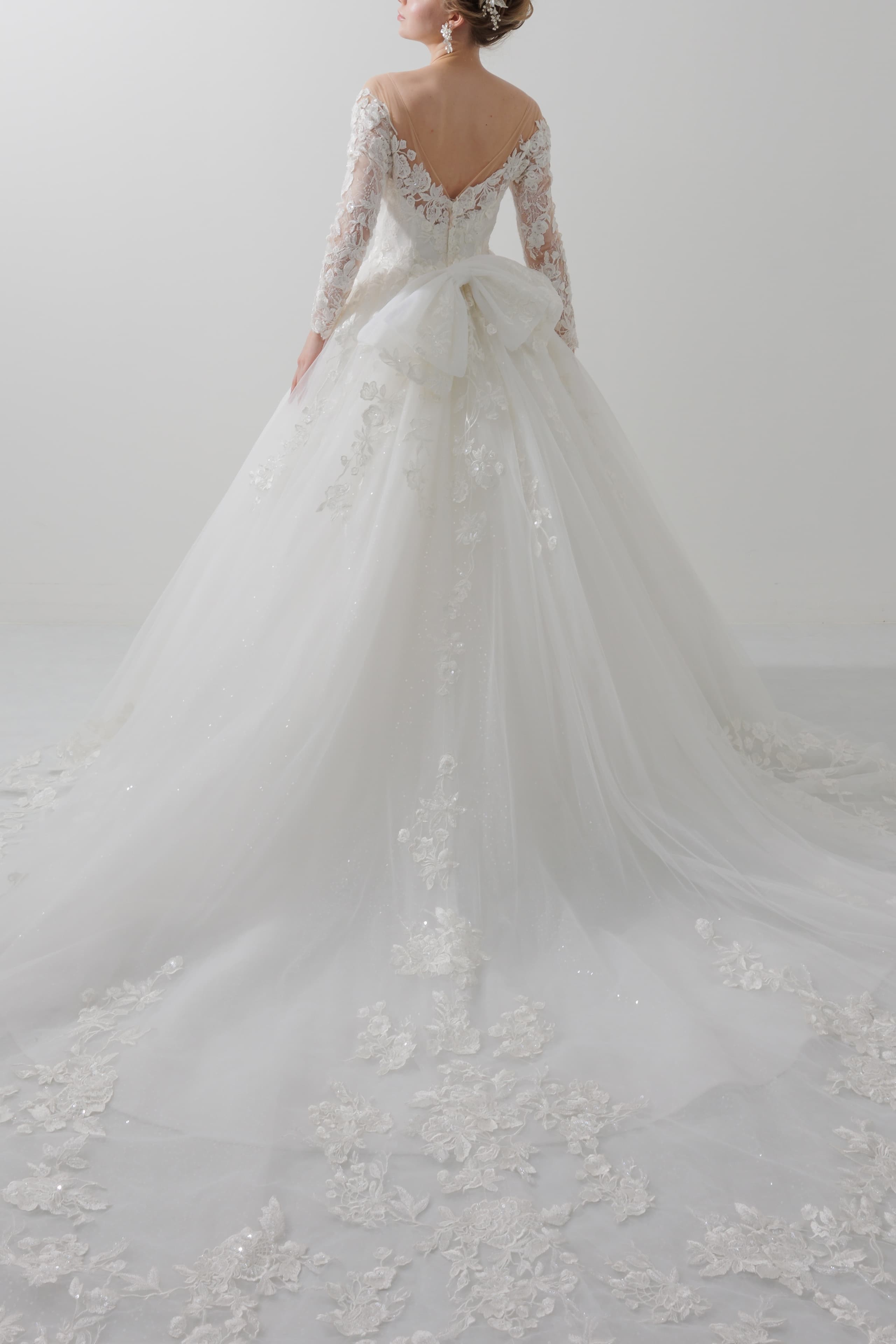 ベージュ金沢のレンタルウェディングドレス