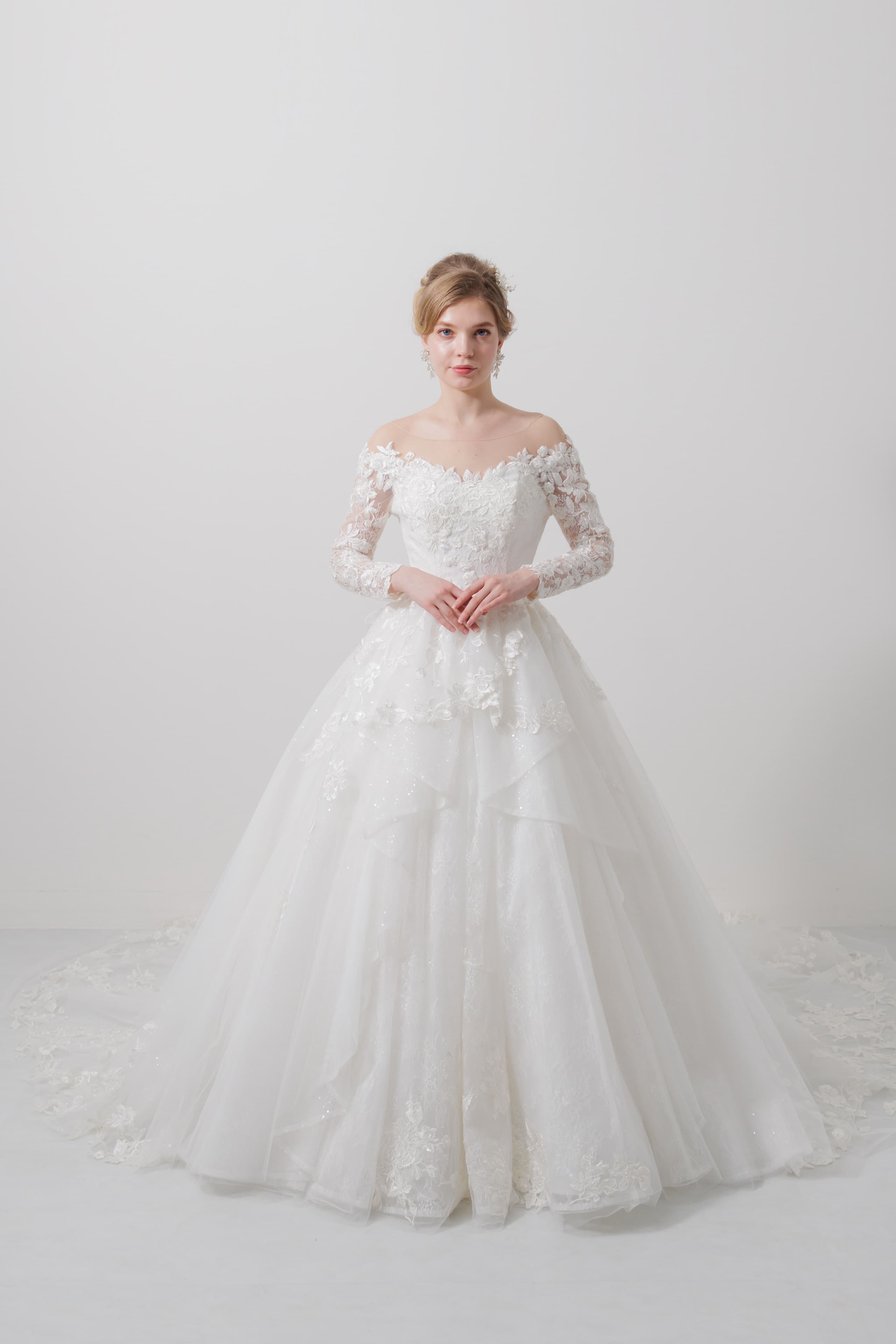 ベージュ金沢のレンタルウェディングドレス