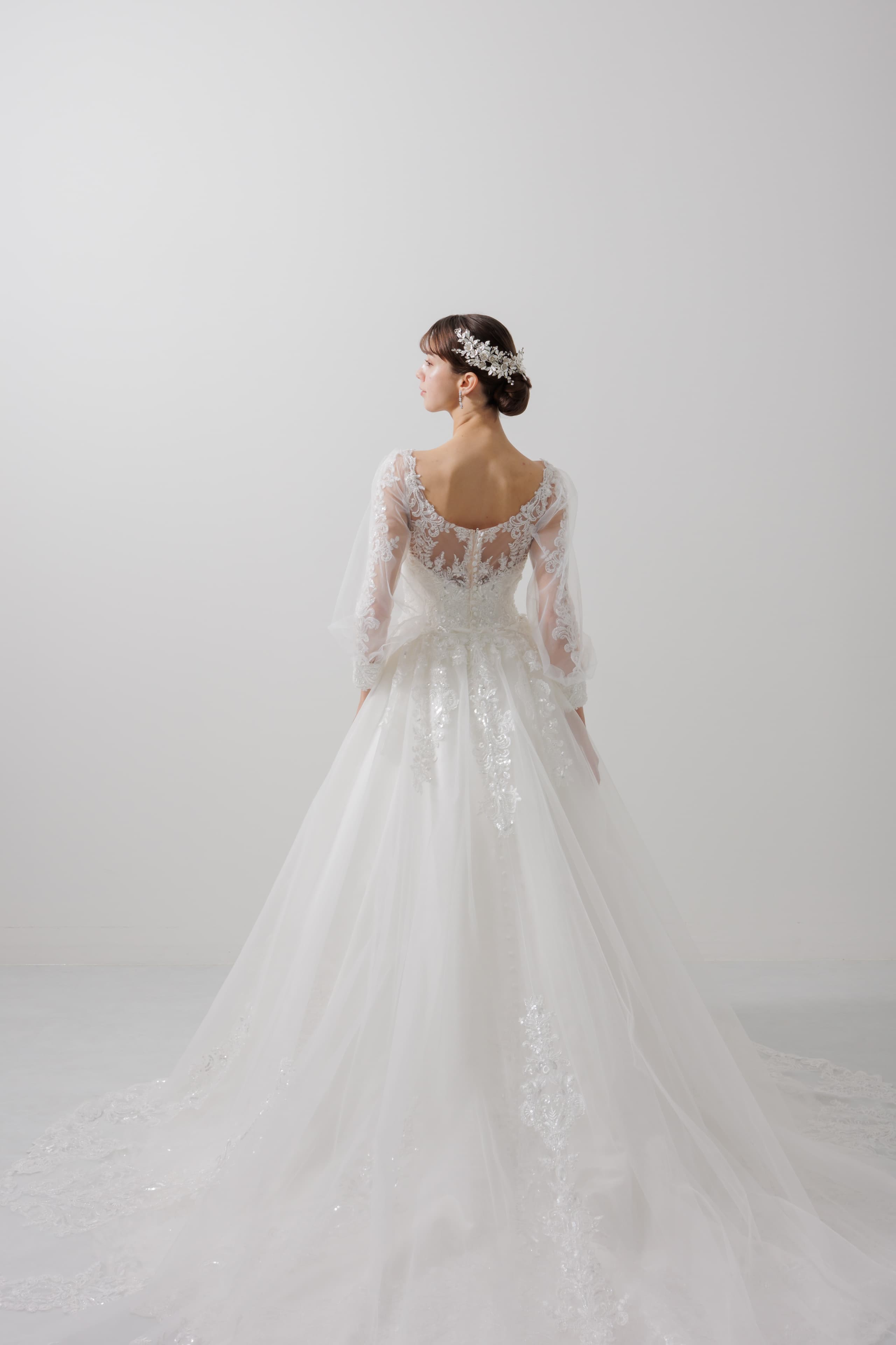 ベージュ金沢のレンタルウェディングドレス