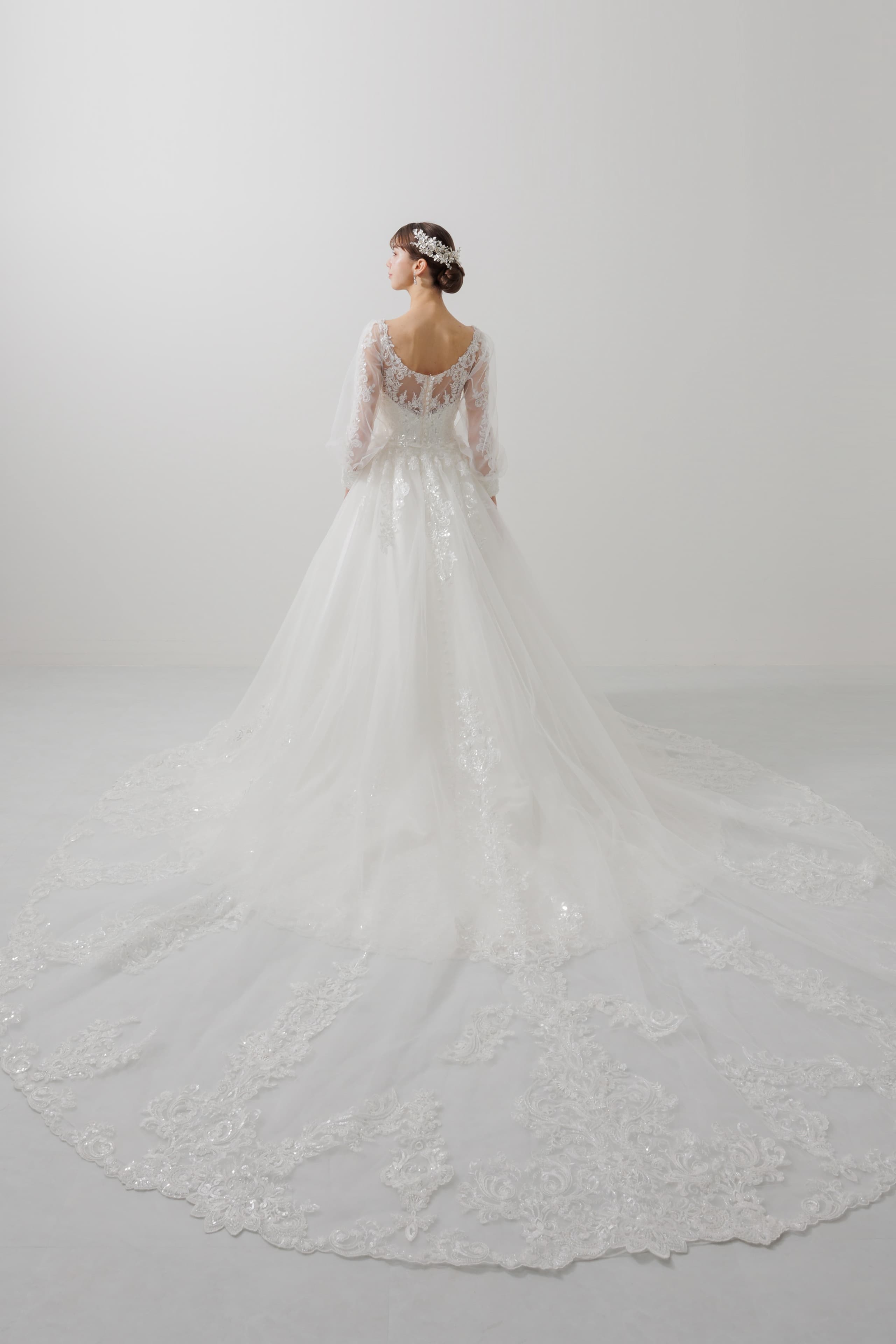 ベージュ金沢のレンタルウェディングドレス