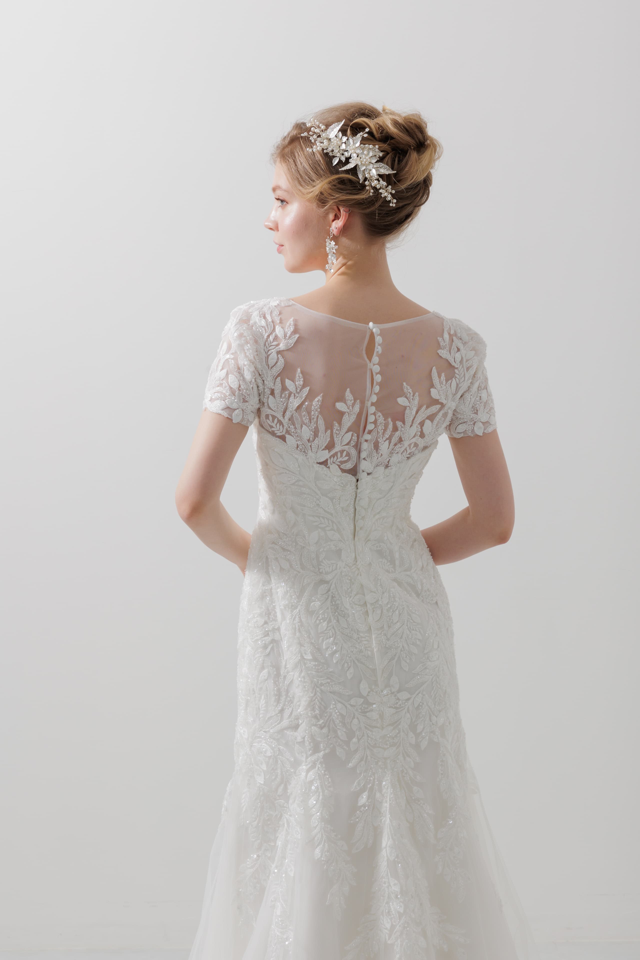 ベージュ金沢のレンタルウェディングドレス