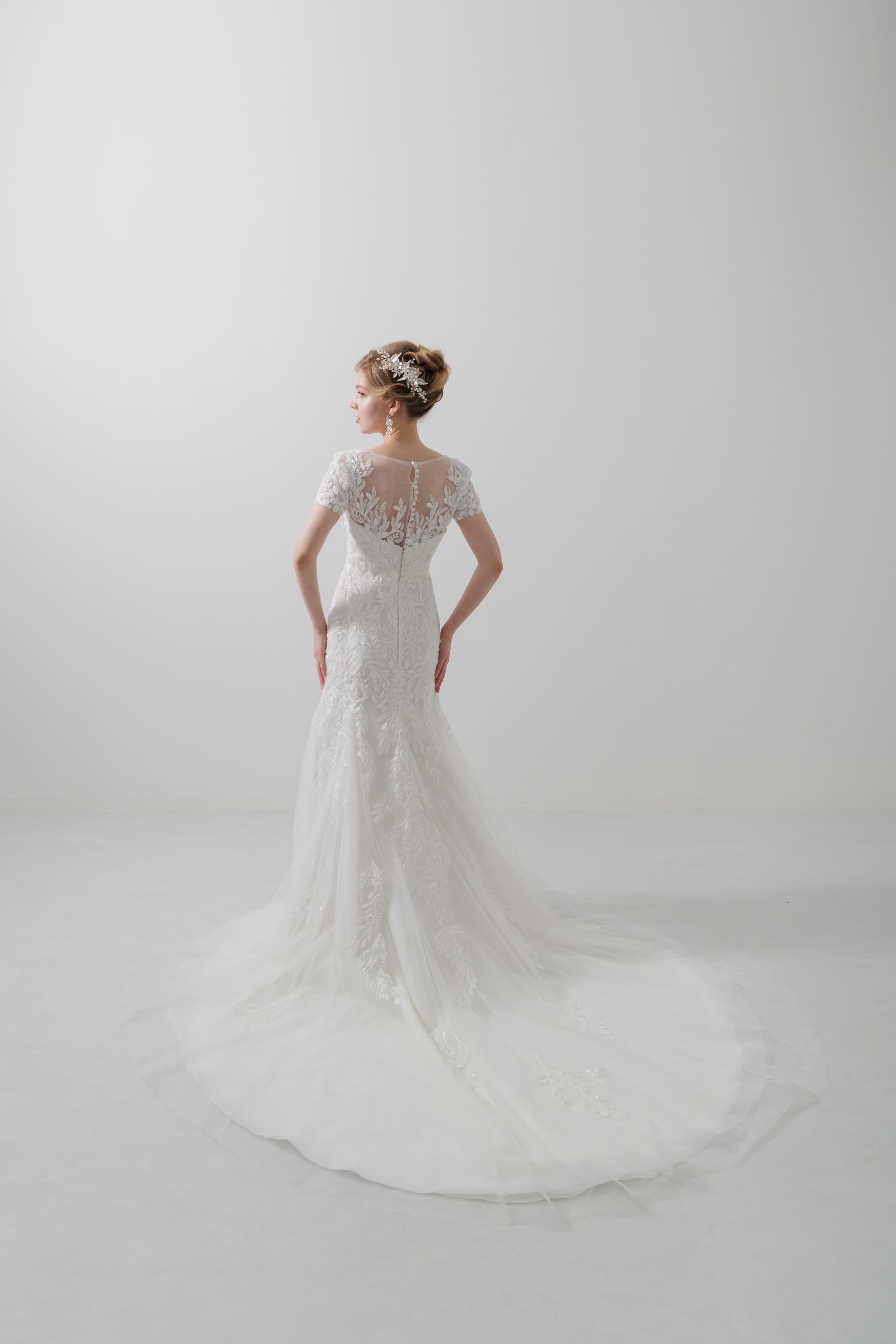 ベージュ金沢のレンタルウェディングドレス