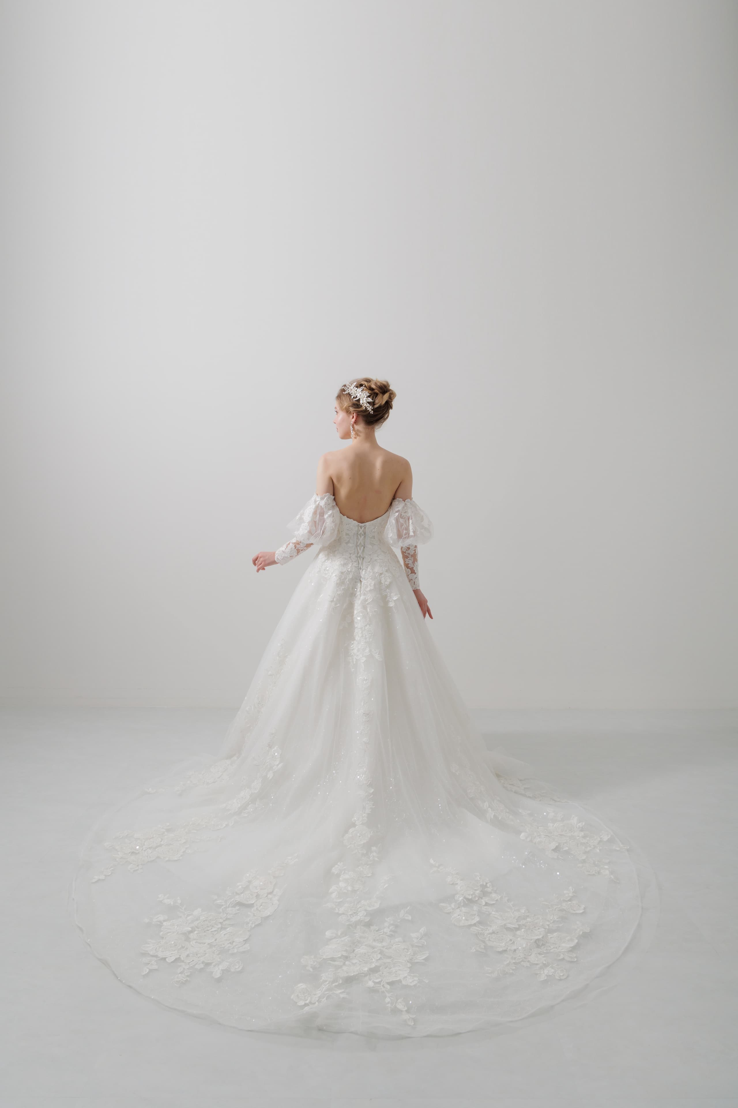 ベージュ金沢のレンタルウェディングドレス