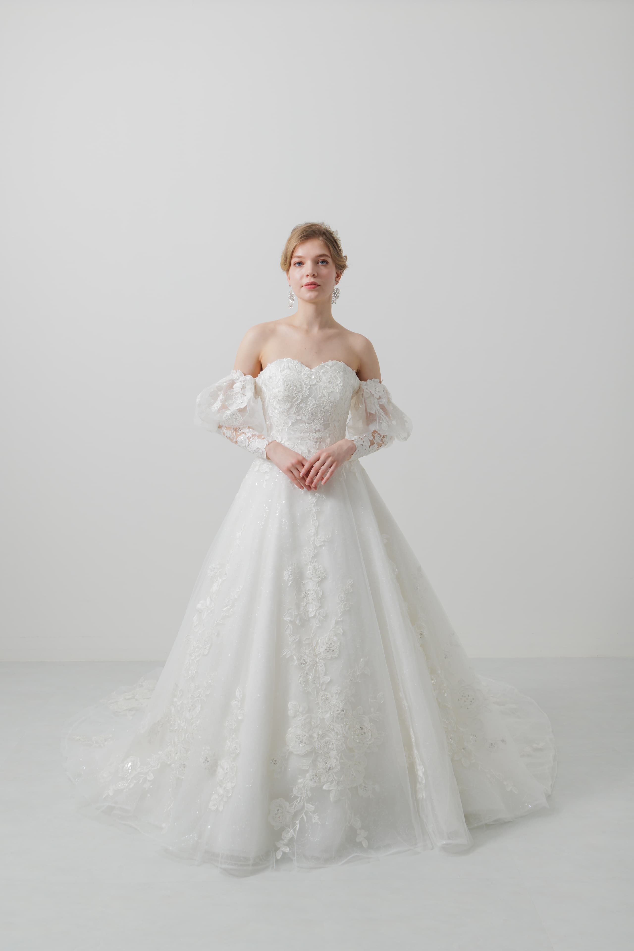 ベージュ金沢のレンタルウェディングドレス