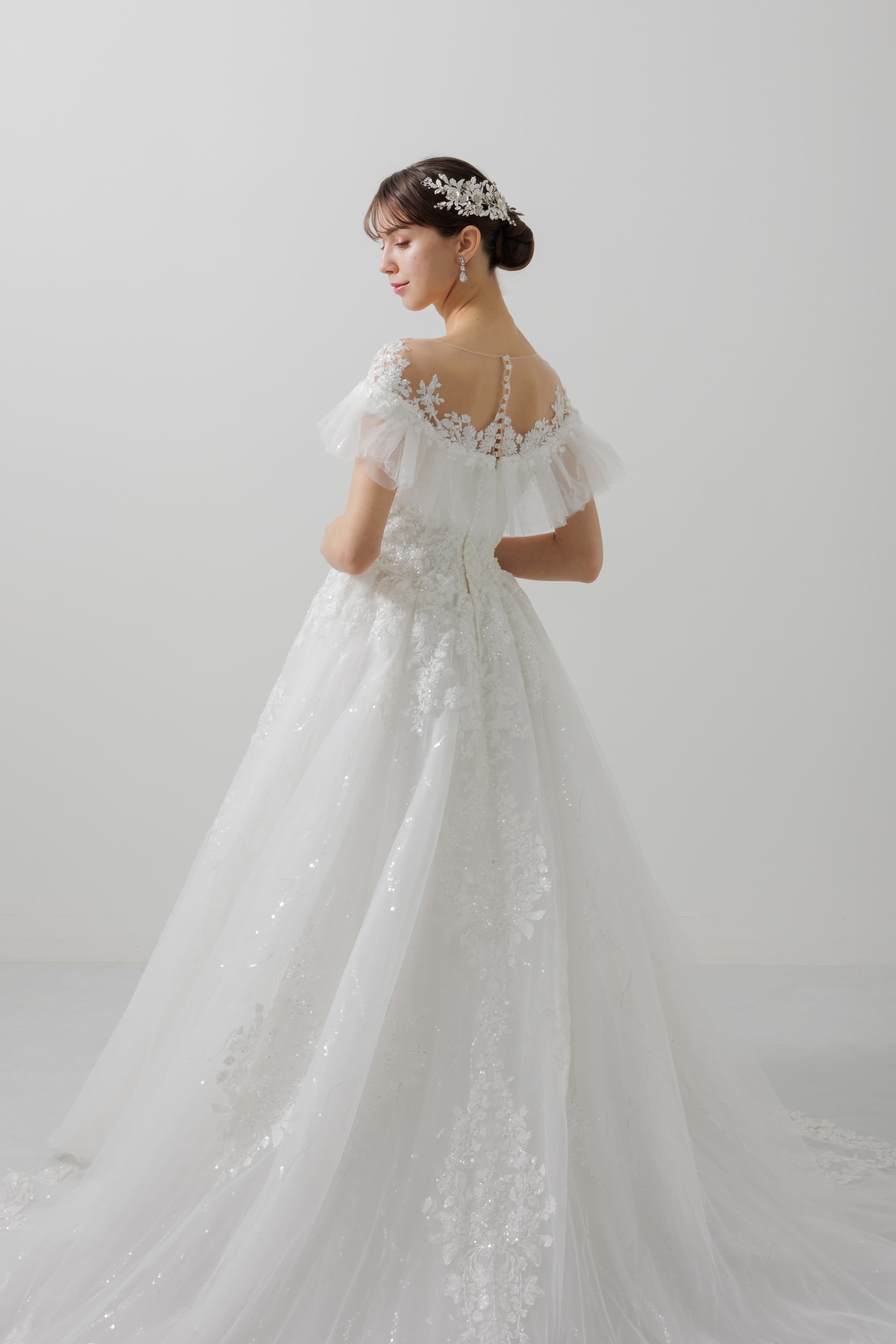 ベージュ金沢のレンタルウェディングドレス