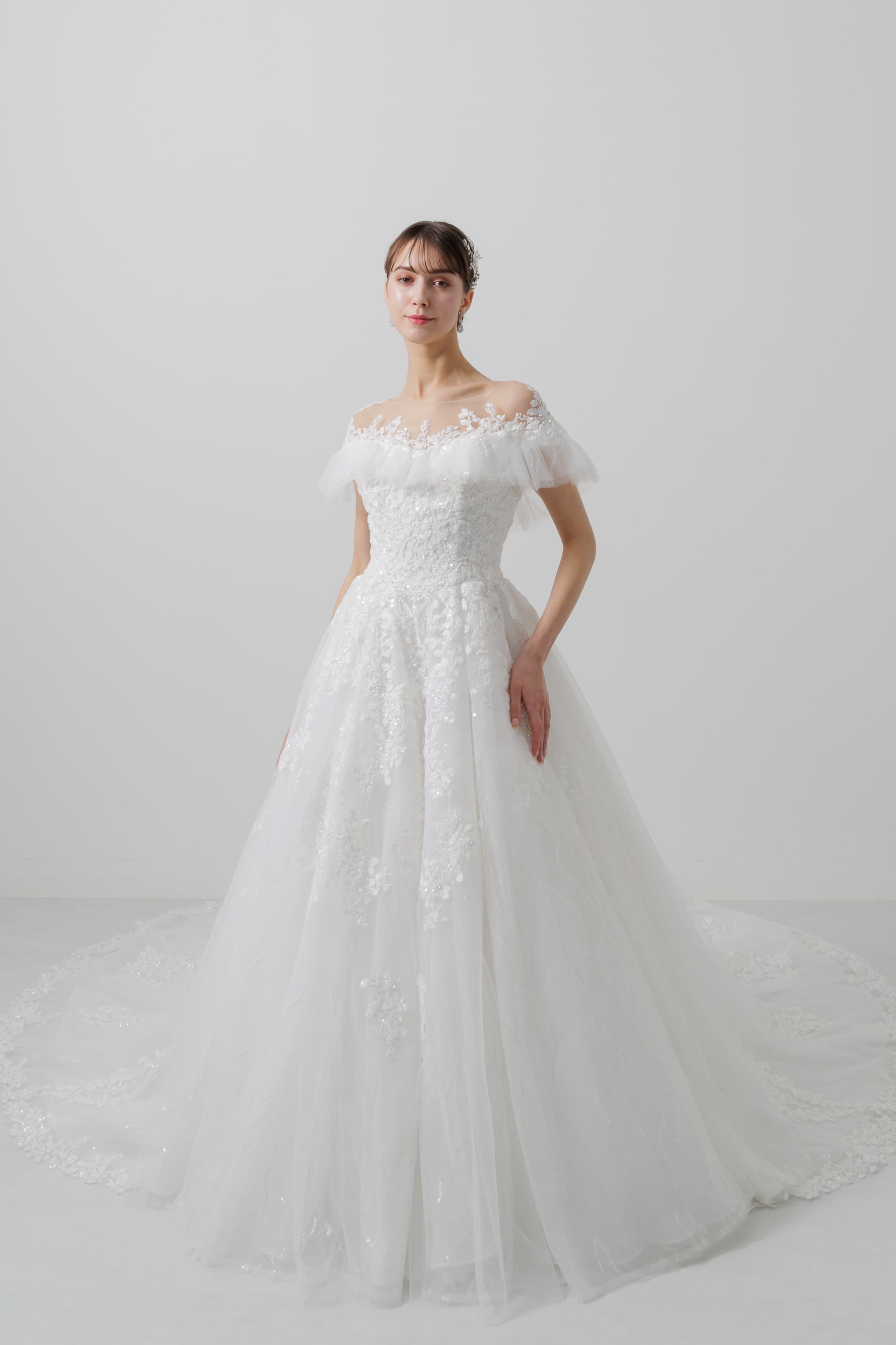 ベージュ金沢のレンタルウェディングドレス