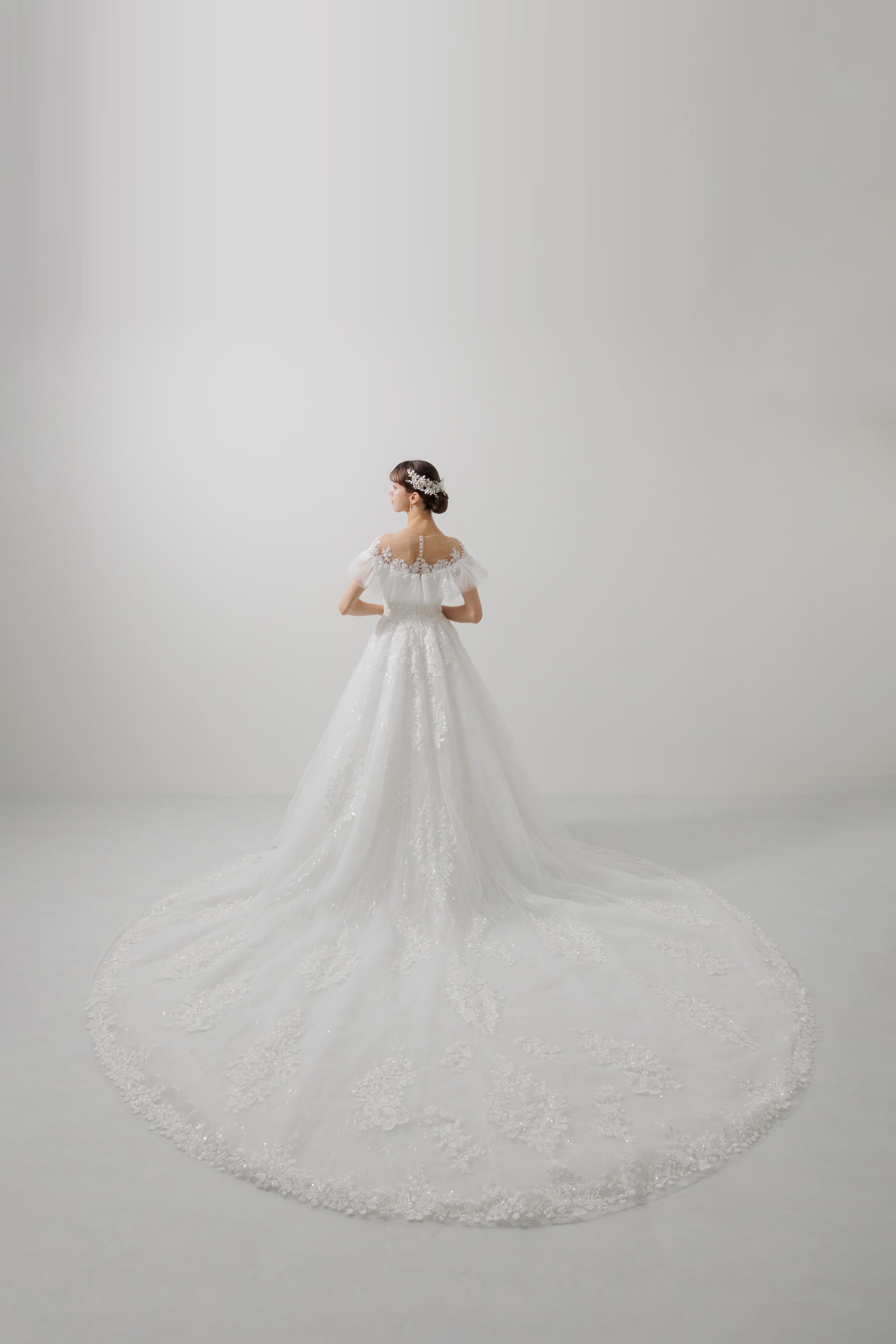 ベージュ金沢のレンタルウェディングドレス