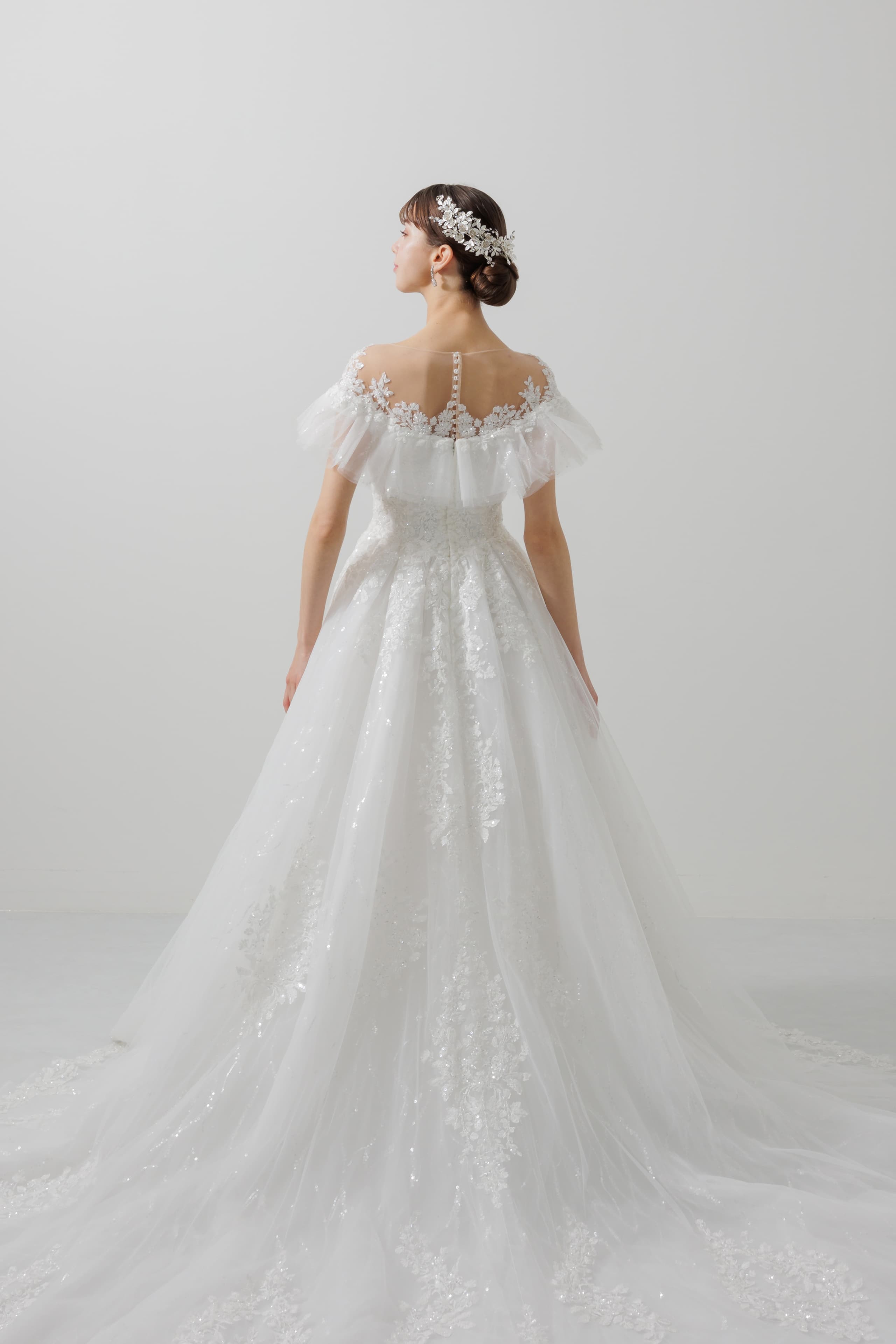 ベージュ金沢のレンタルウェディングドレス