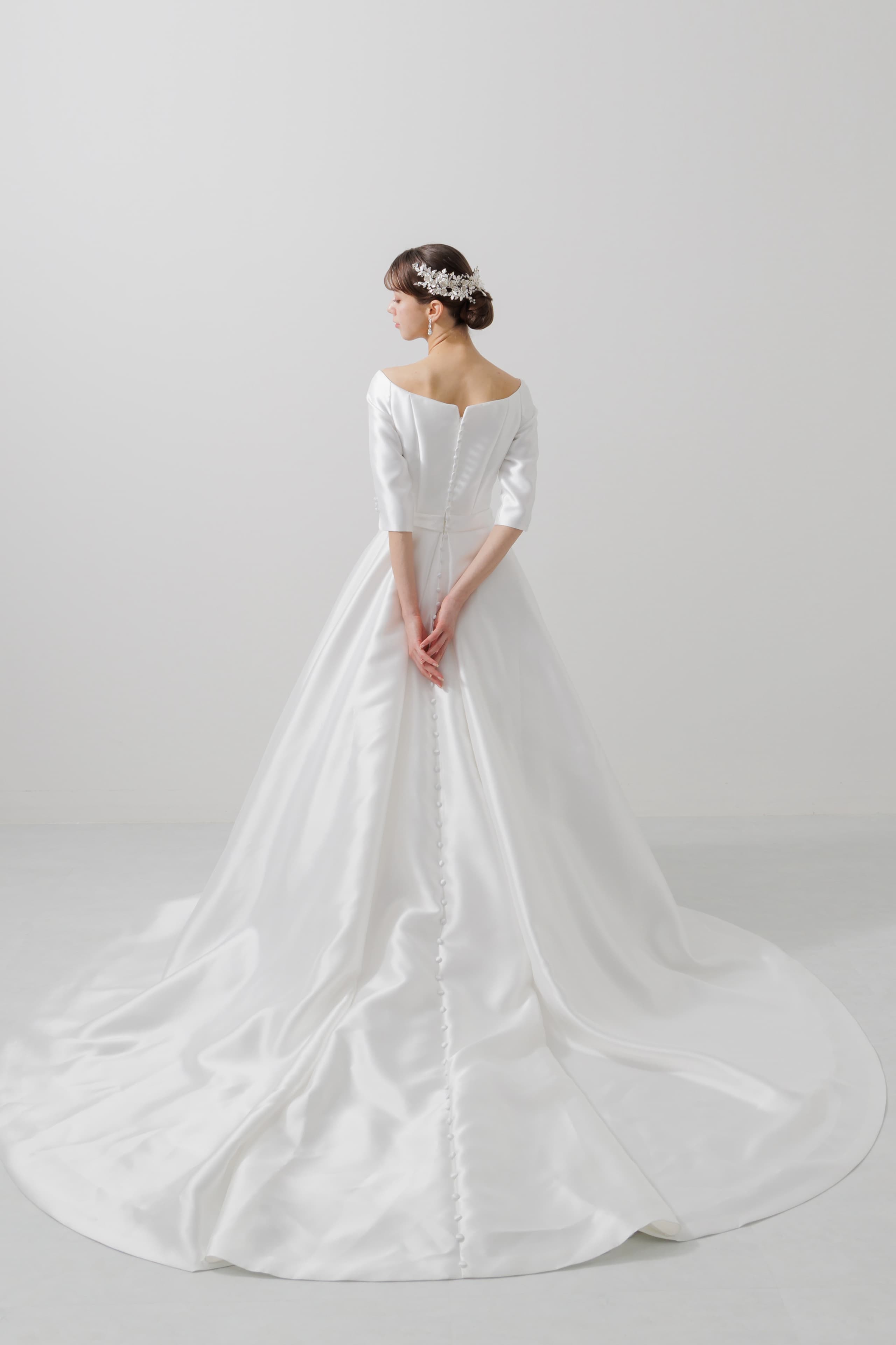 ベージュ金沢のレンタルウェディングドレス