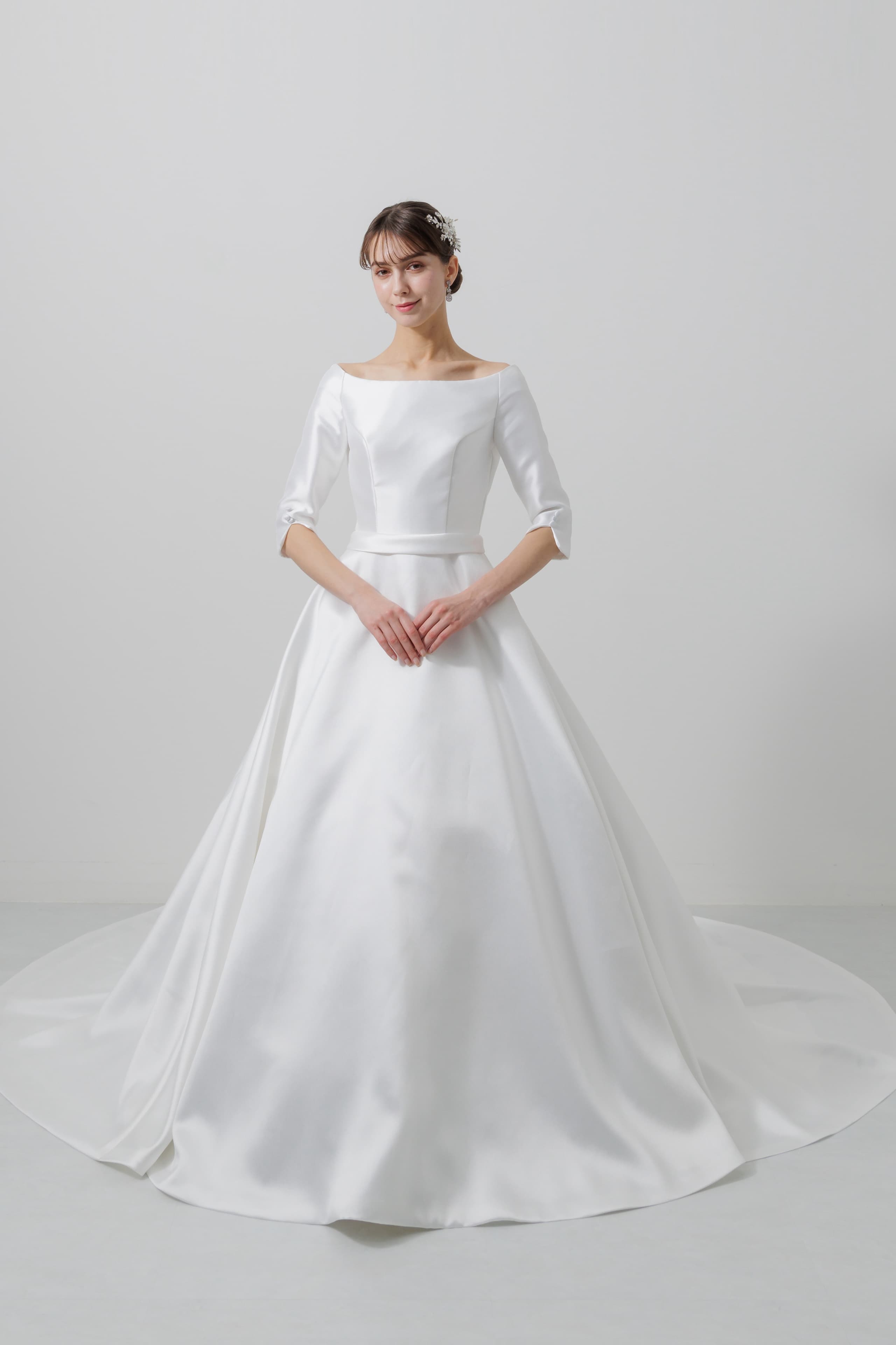 ベージュ金沢のレンタルウェディングドレス